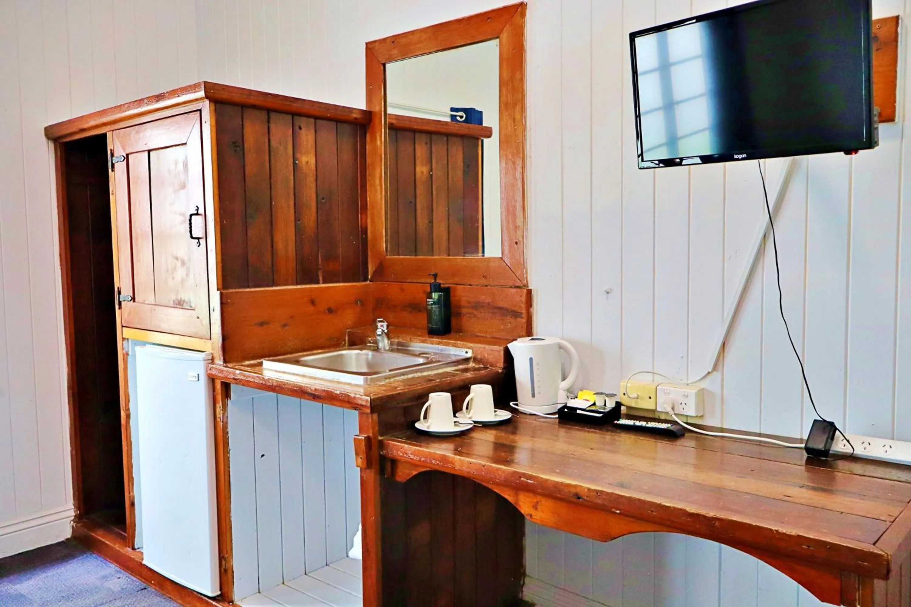 Bedroom in Brisbane Manor