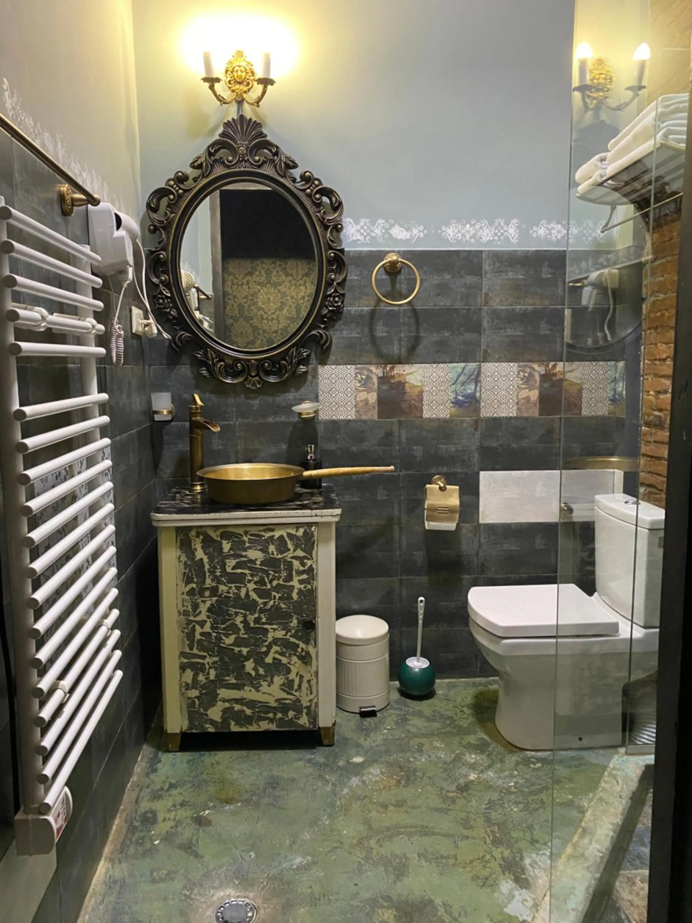 Shower in Arts Hotel Tbilisi