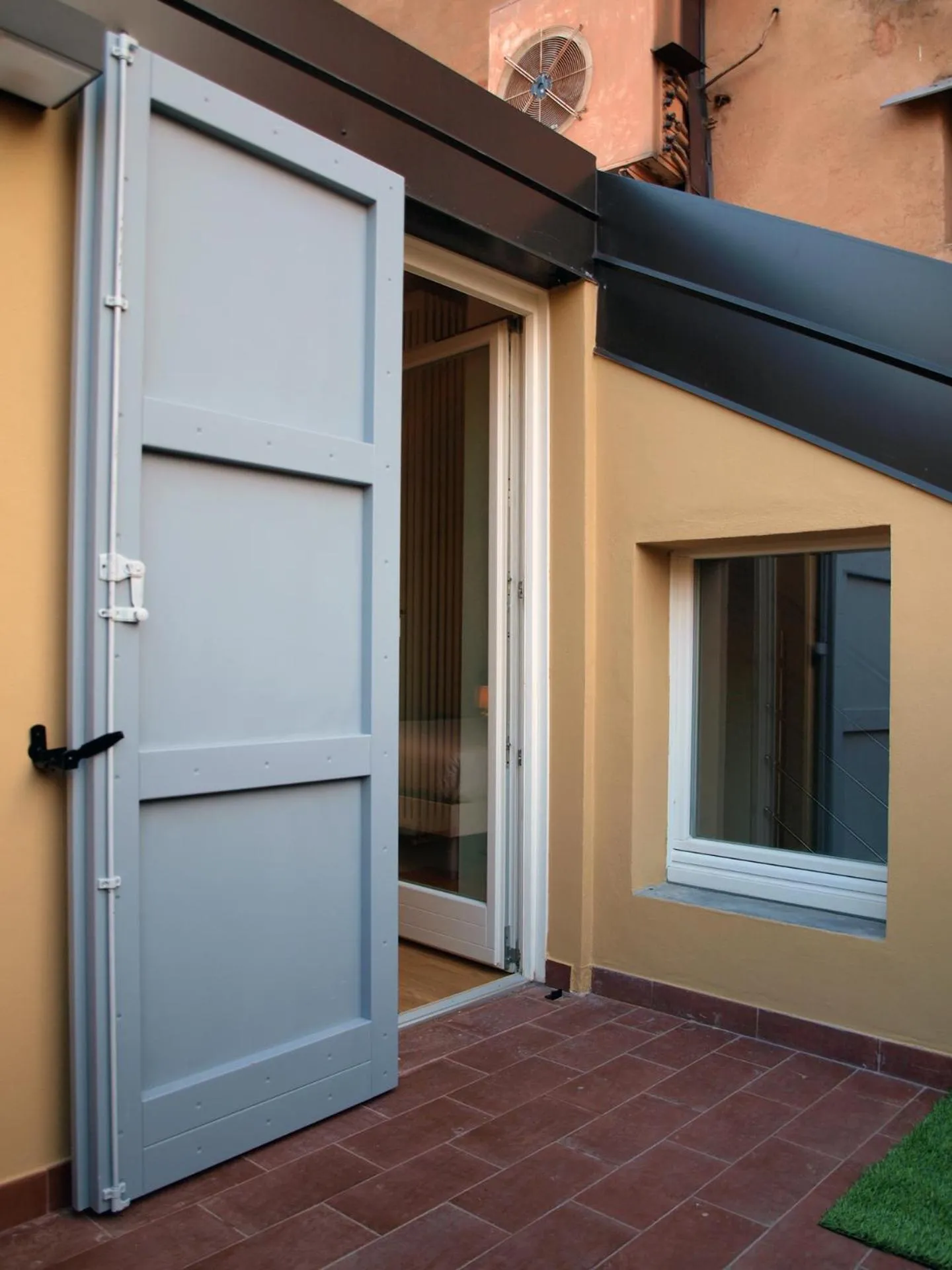 Balcony/Terrace in Cosmopolitan Central Rooms