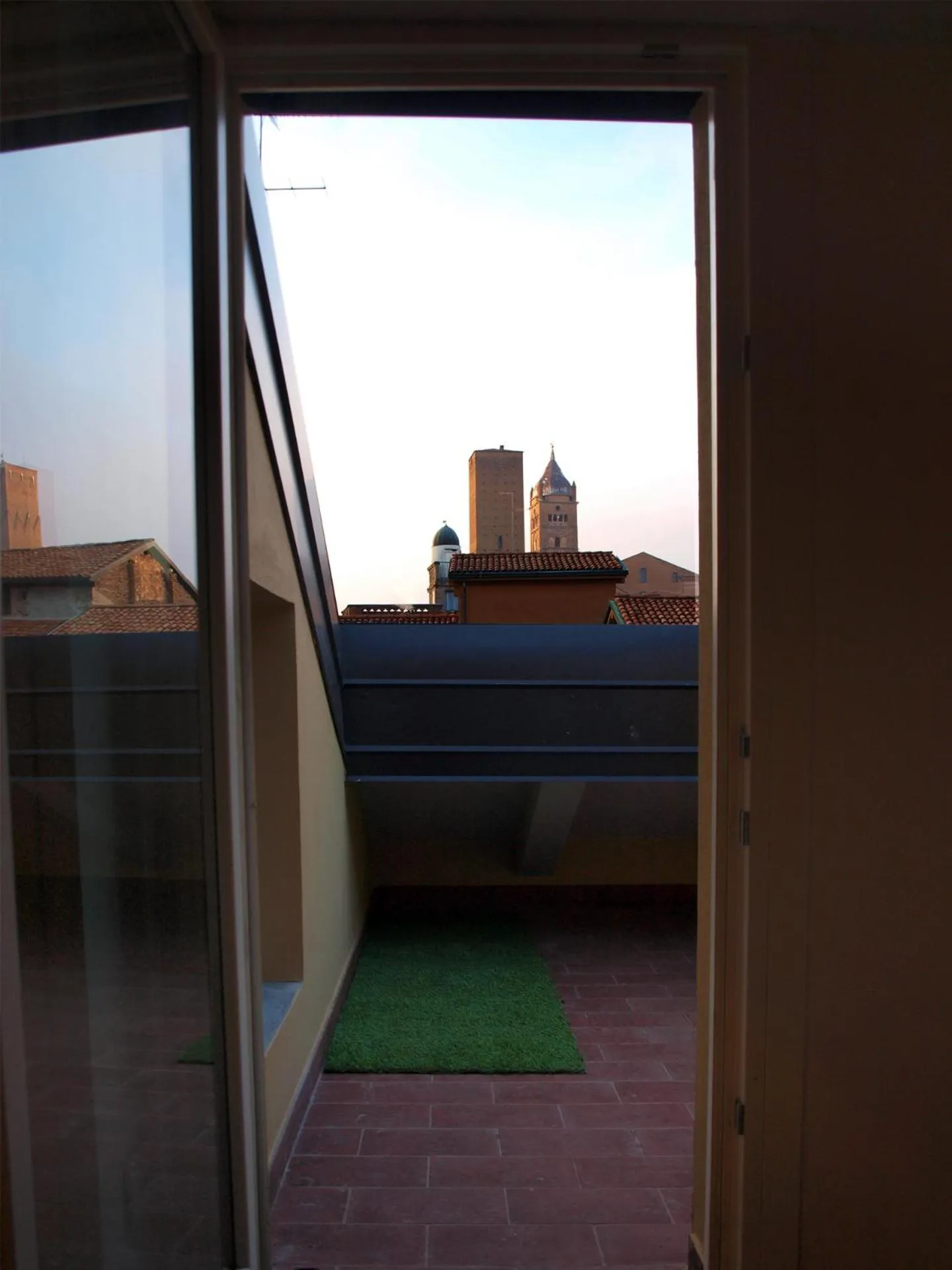 Balcony/Terrace in Cosmopolitan Central Rooms