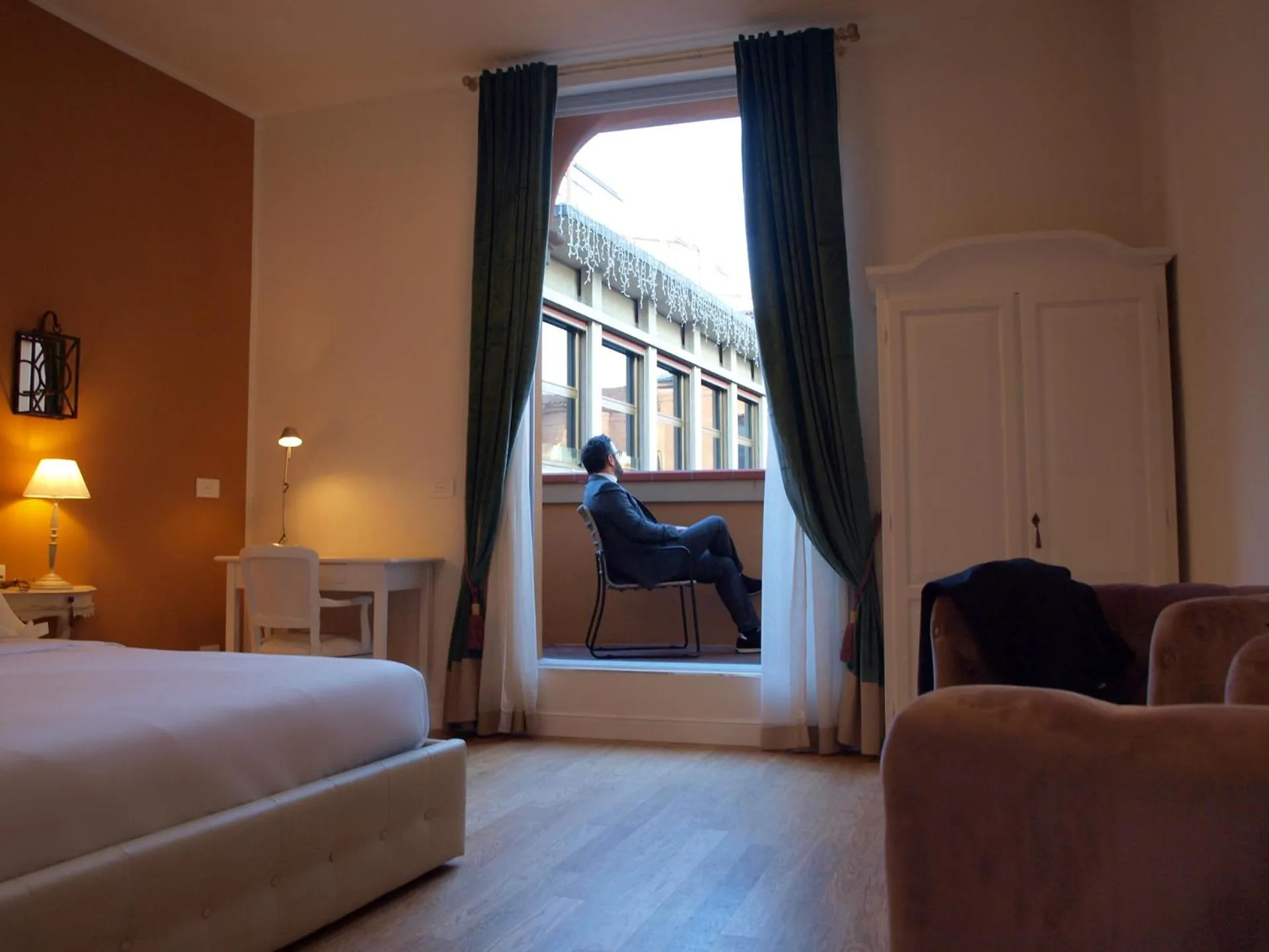 People, Bed in Cosmopolitan Central Rooms