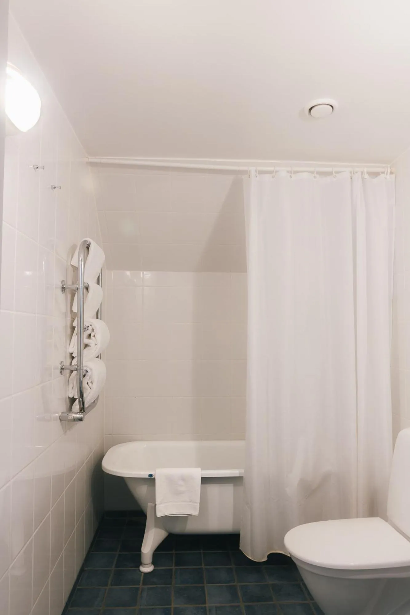 Bathroom in Hotell Gässlingen