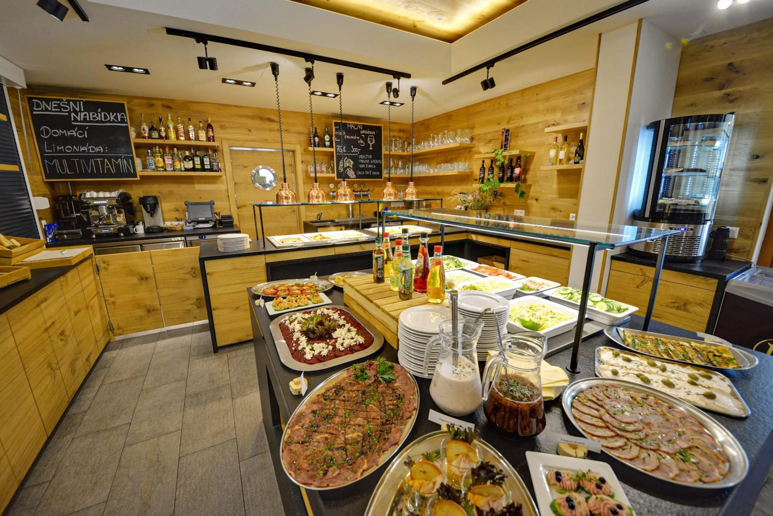 Restaurant/places to eat in Resort Orsino