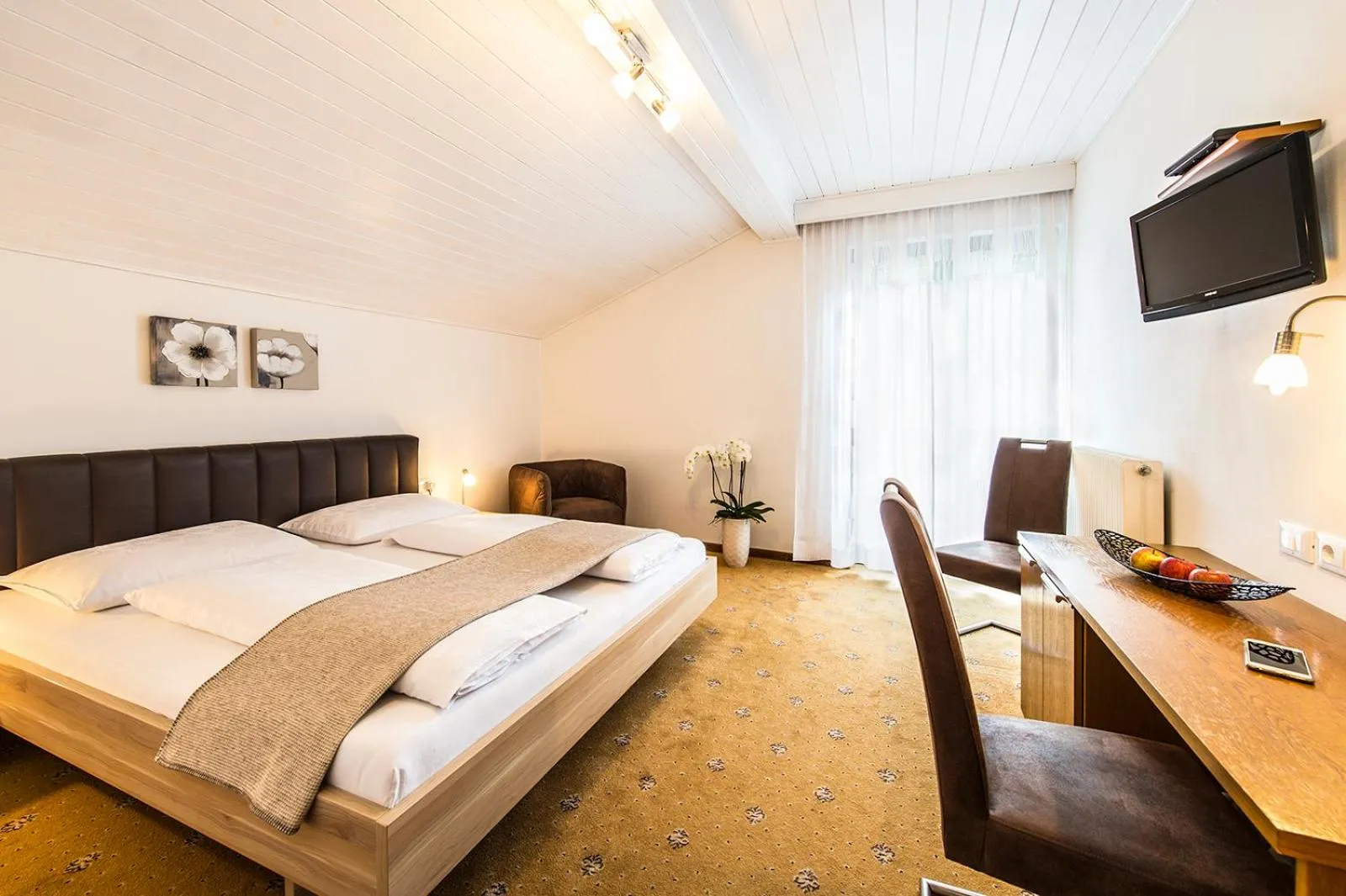 Photo of the whole room, Bed in Garni Weghueb