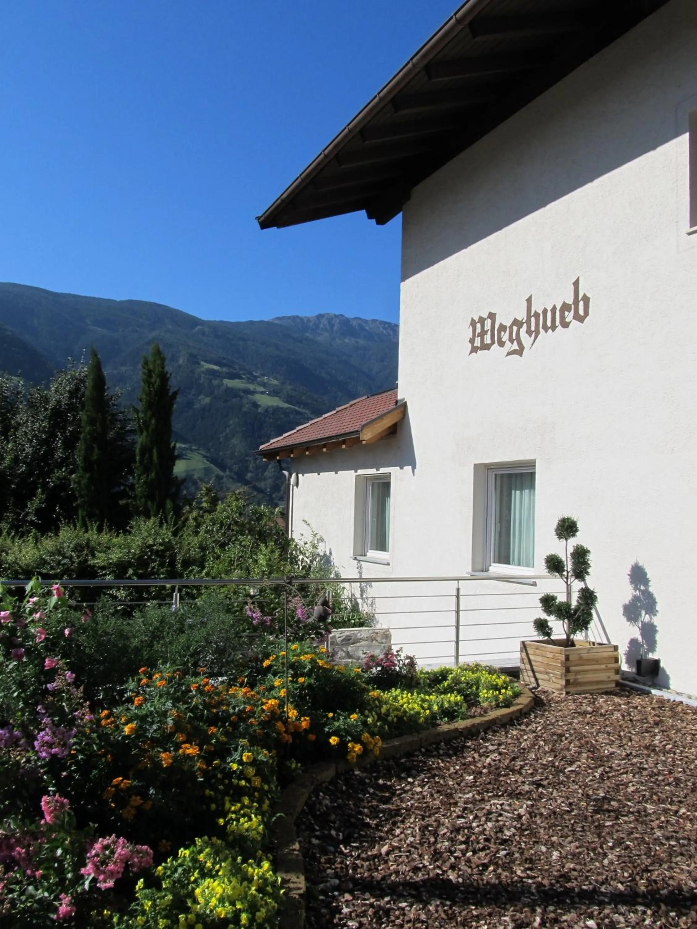 Property building in Garni Weghueb