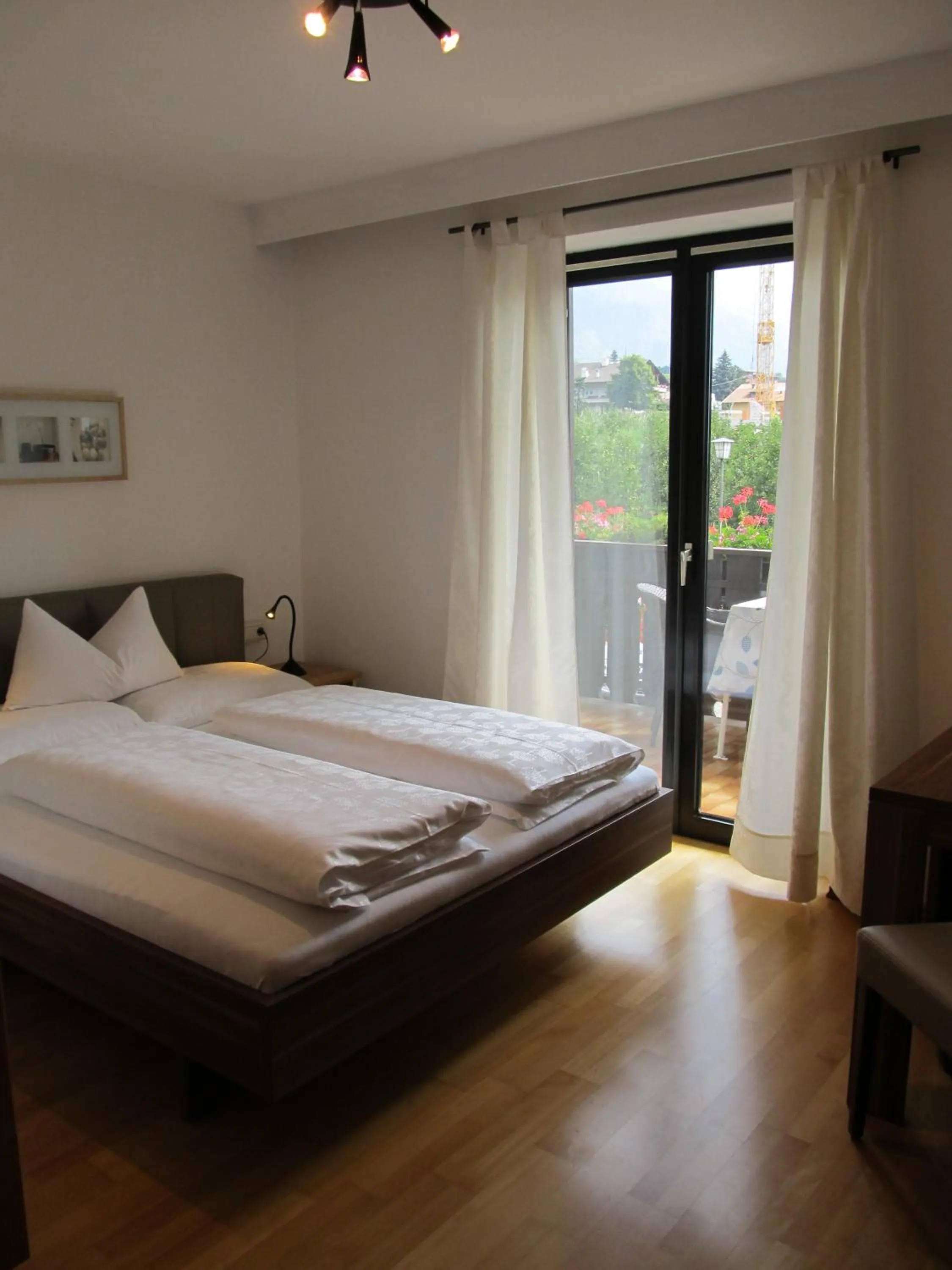 Photo of the whole room, Bed in Garni Weghueb