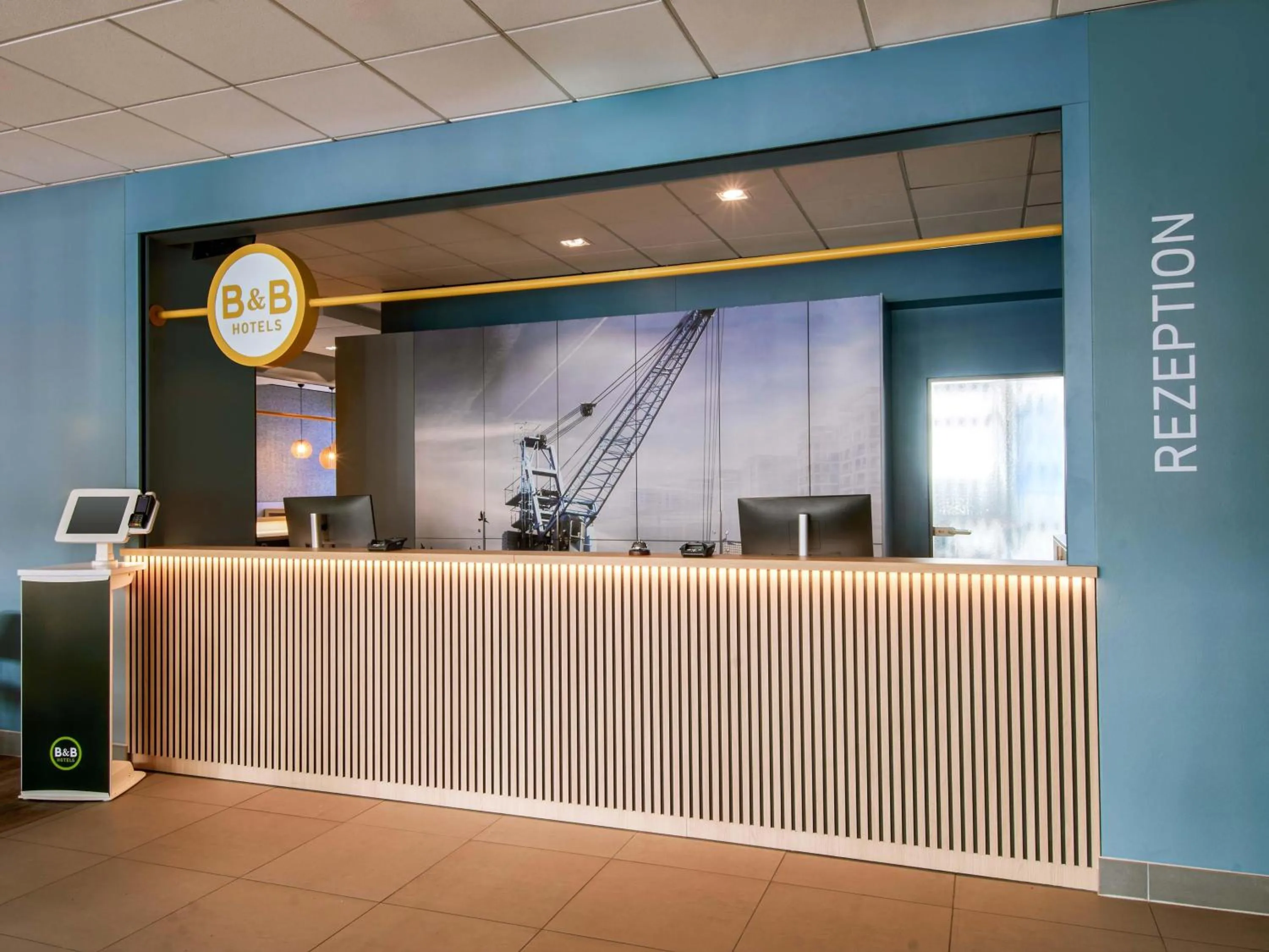 Lobby or reception in B&B Hotel Offenbach-Kaiserlei