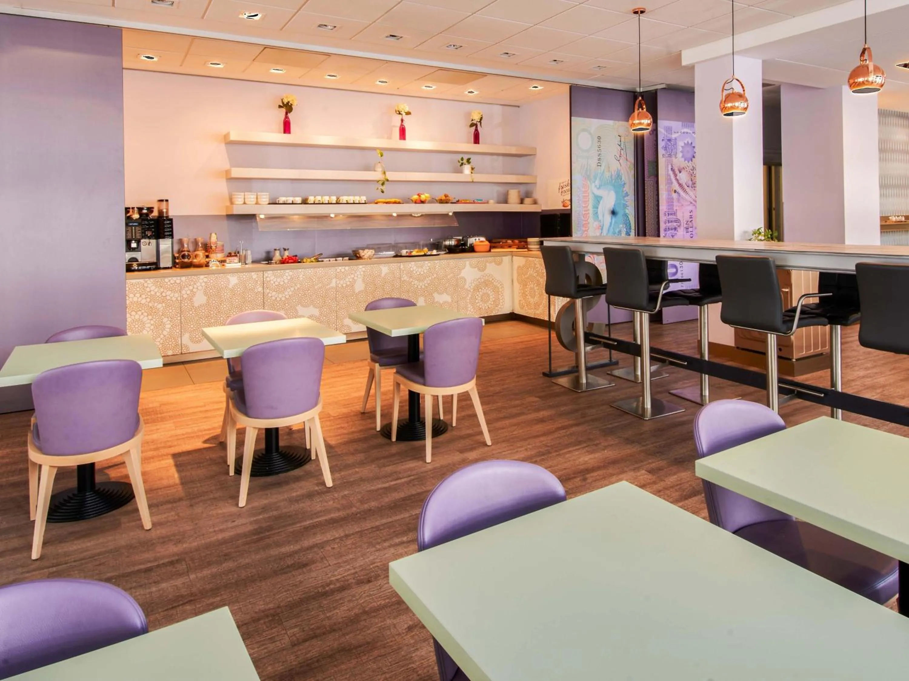 Lounge or bar in B&B Hotel Offenbach-Kaiserlei