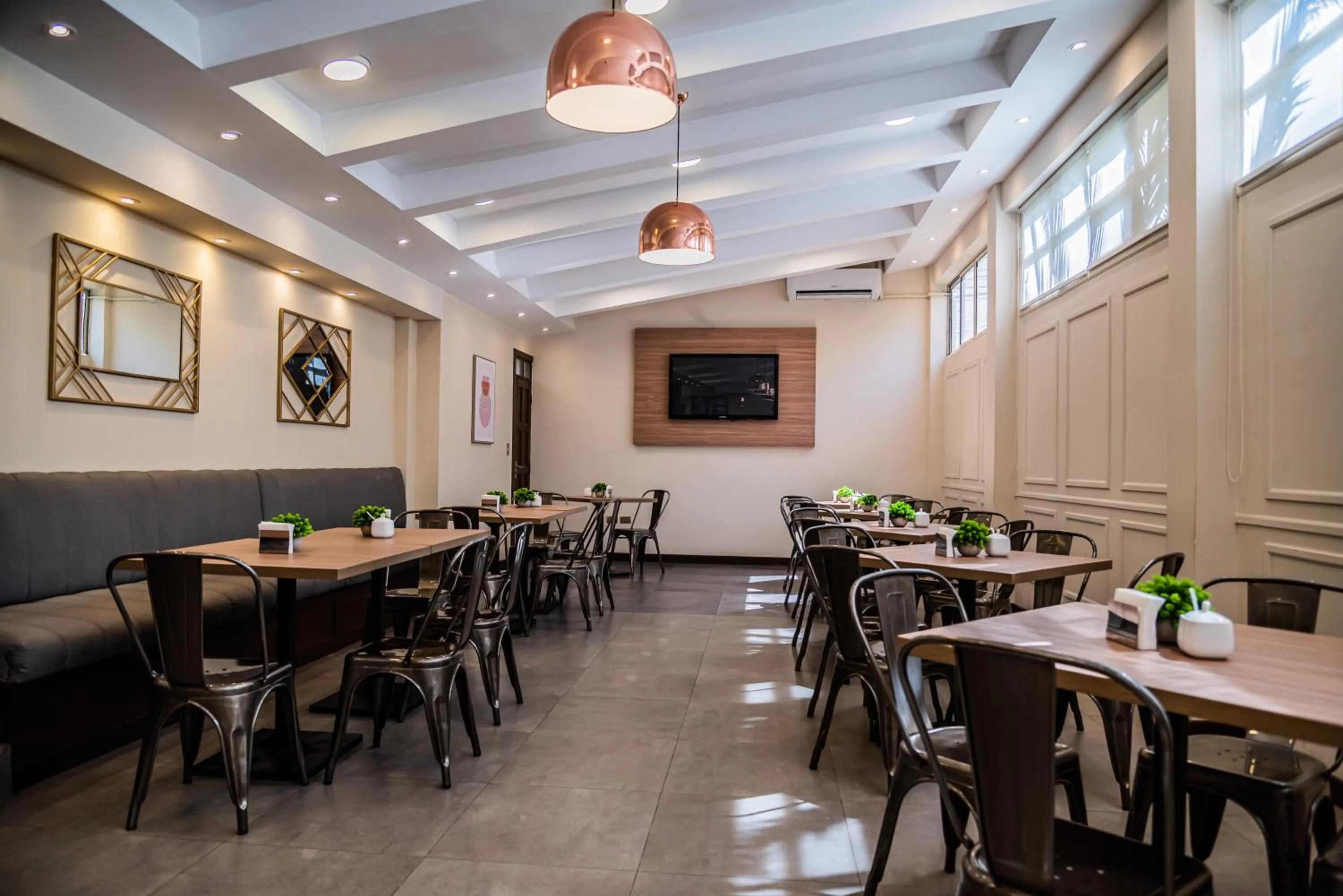 Dining area in Domani Hotel Boutique