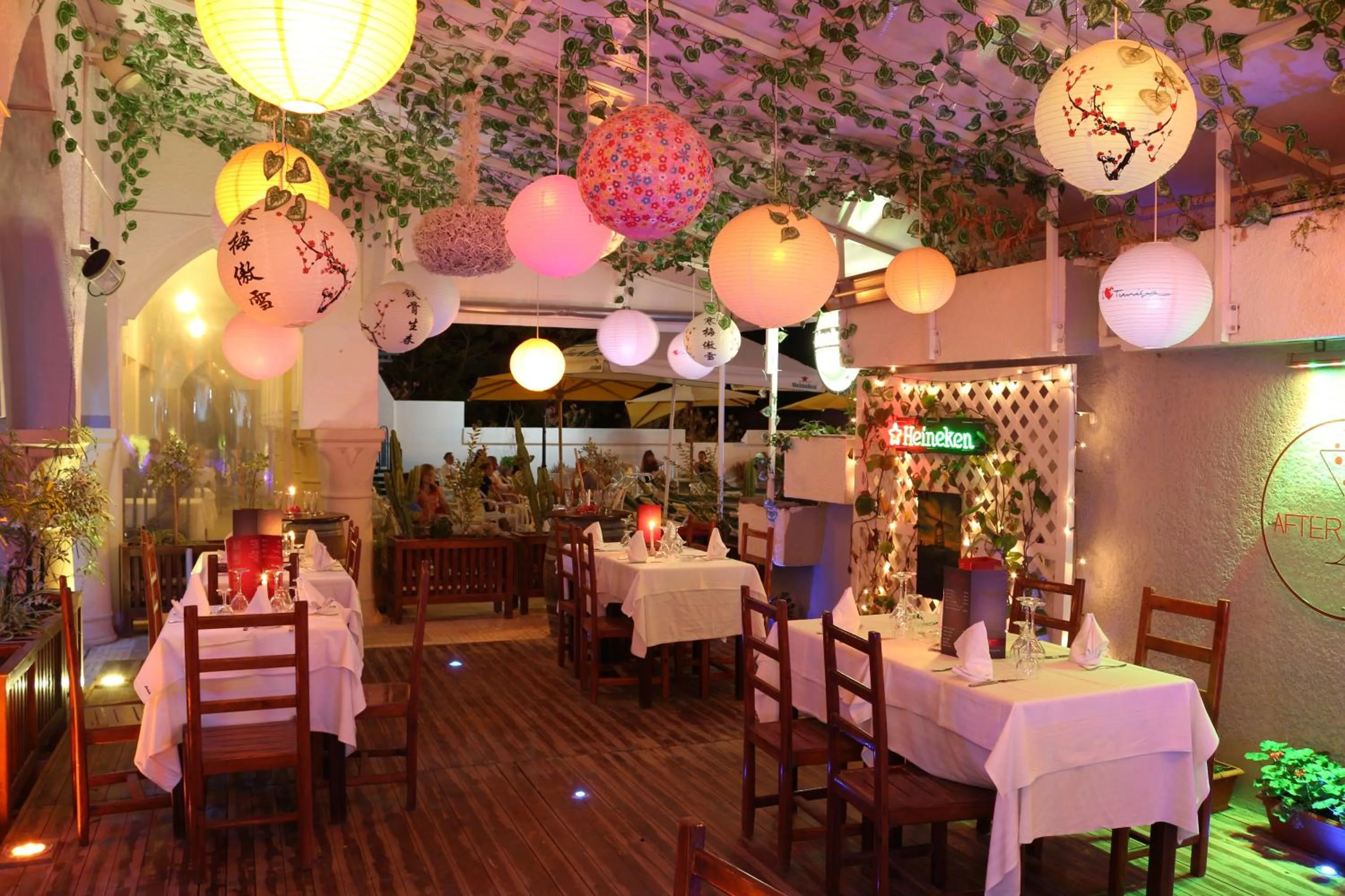 Restaurant/places to eat in Hotel Byzance