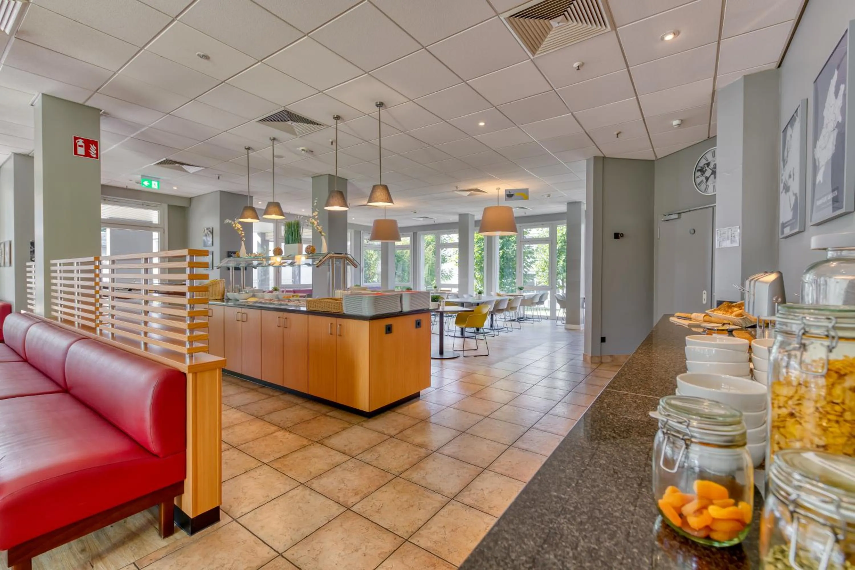 Restaurant/places to eat in ibis Hotel Frankfurt Messe West