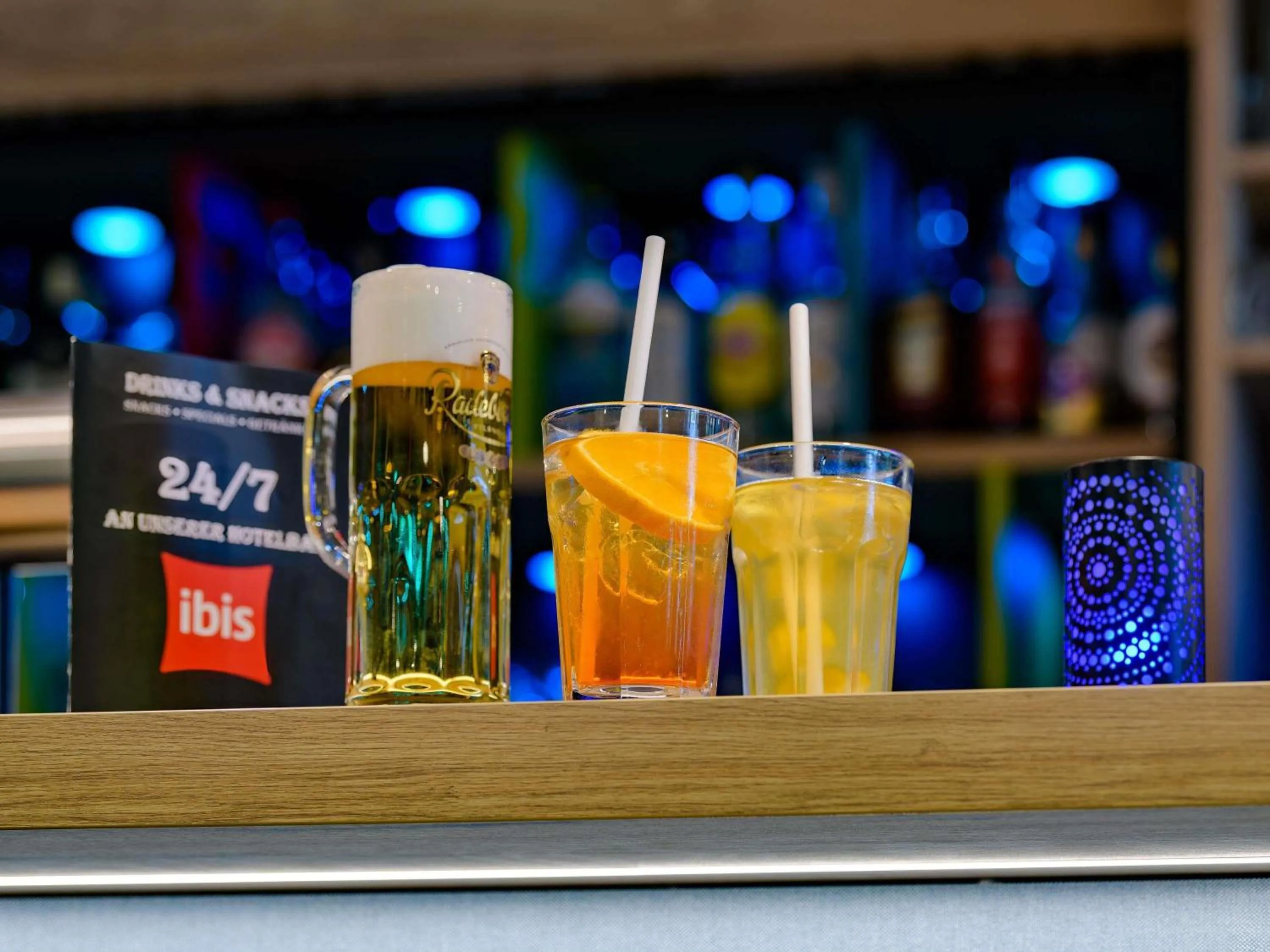 Lounge or bar in ibis Hotel Frankfurt Messe West