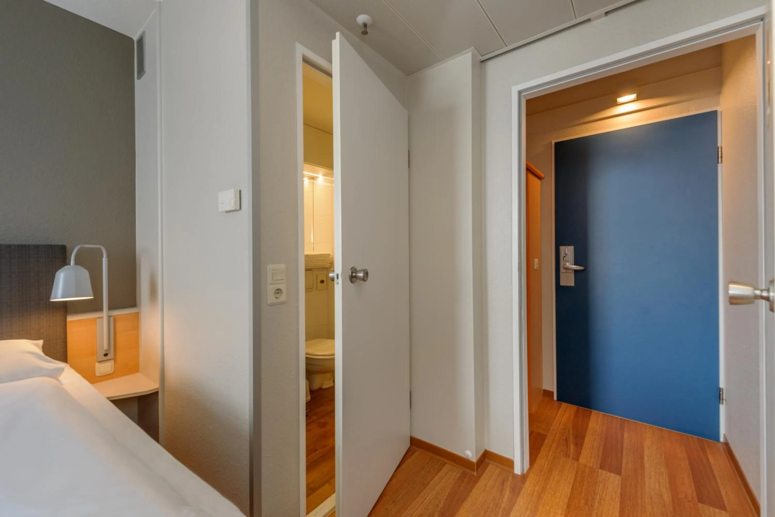 Bedroom, Bed in ibis Hotel Frankfurt Messe West