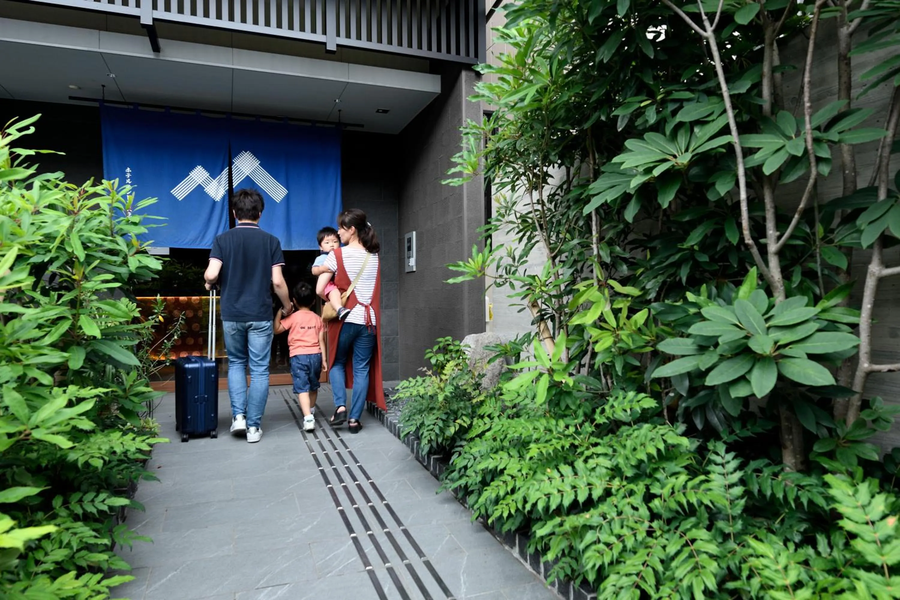 children in Hotel Mondonce Kyoto Gojo