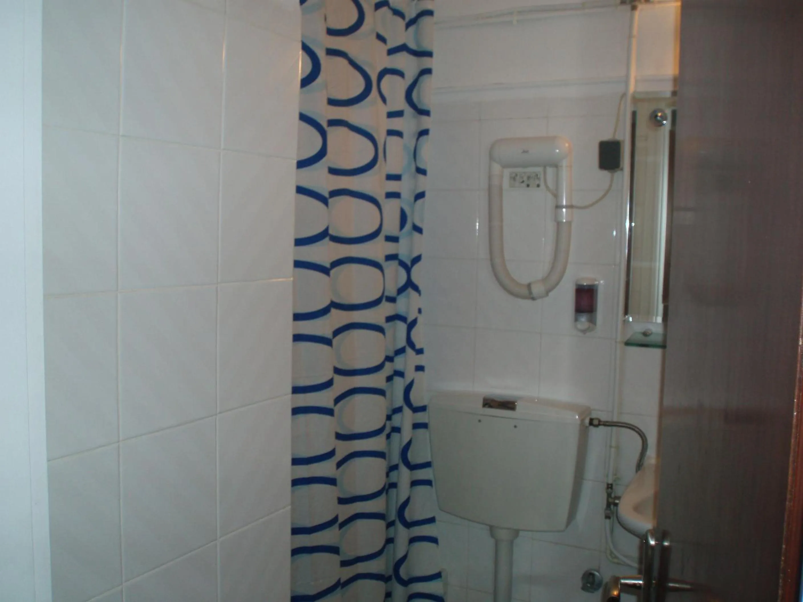 Bathroom in Hotel Orfeas