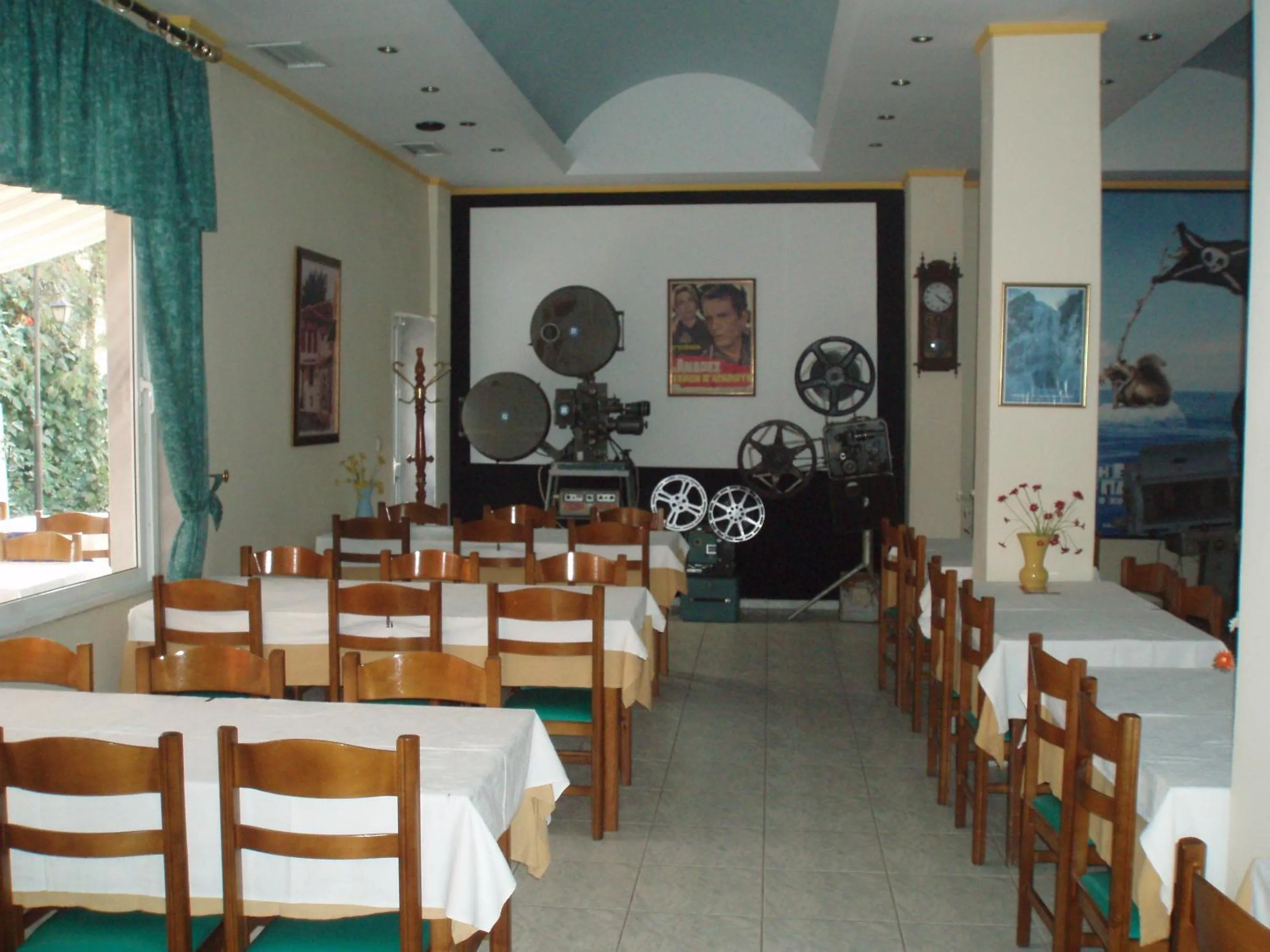 Restaurant/places to eat in Hotel Orfeas