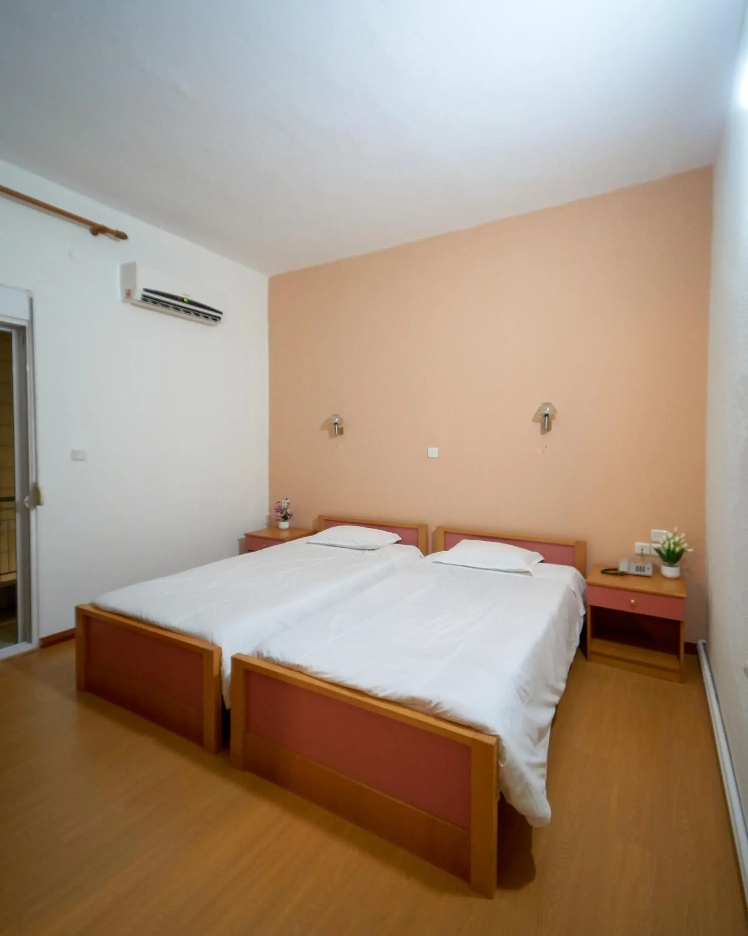 Twin Room in Hotel Orfeas Twin Room in Hotel Orfeas