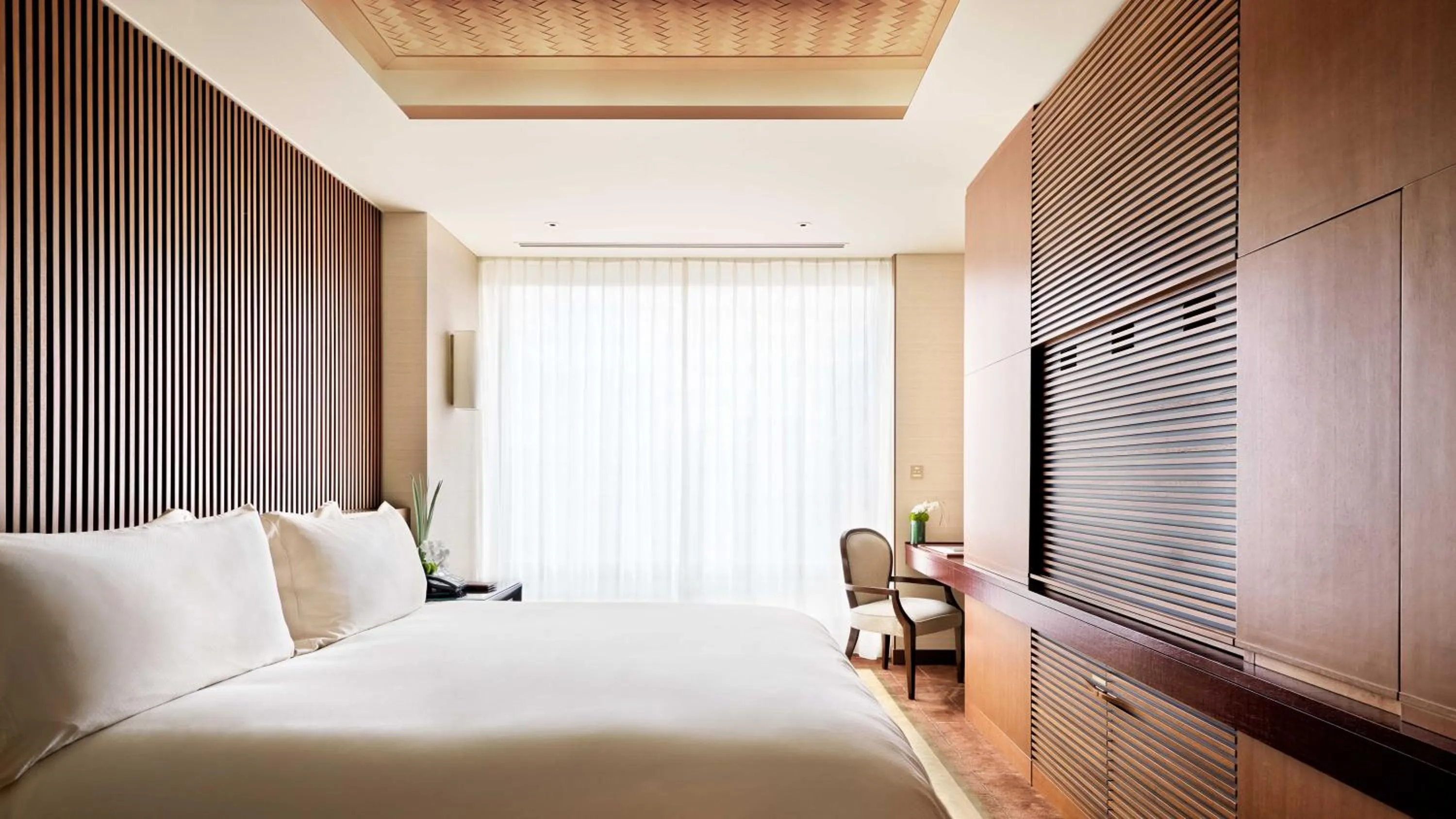 Bedroom, Bed in The Peninsula Tokyo