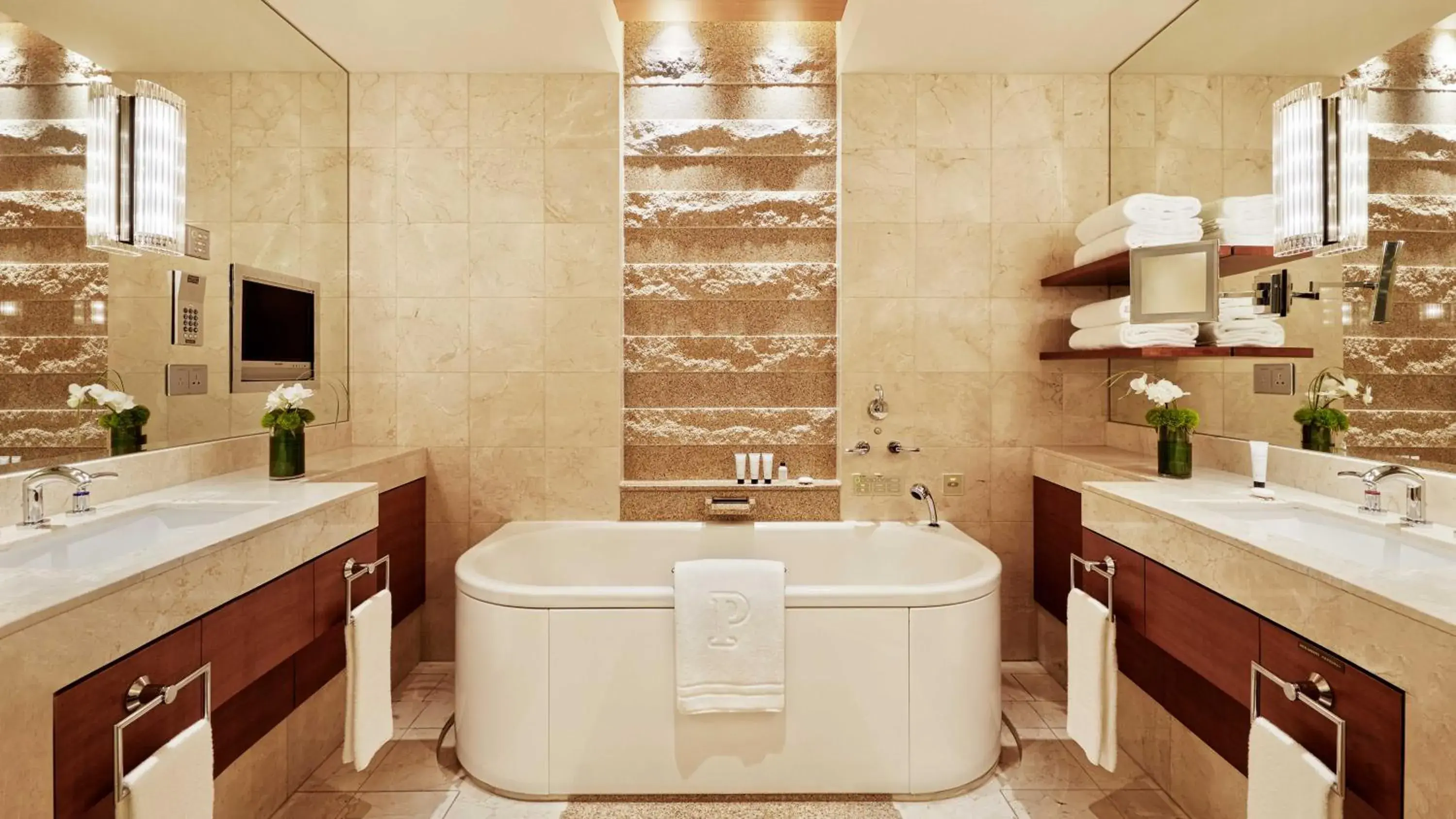 Premier Corner Room Twin in The Peninsula Tokyo Premier Corner Room Twin in The Peninsula Tokyo