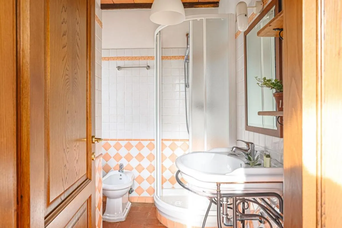 Shower in Agriturismo Pian di Fiume