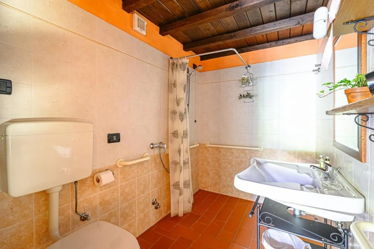 Shower in Agriturismo Pian di Fiume