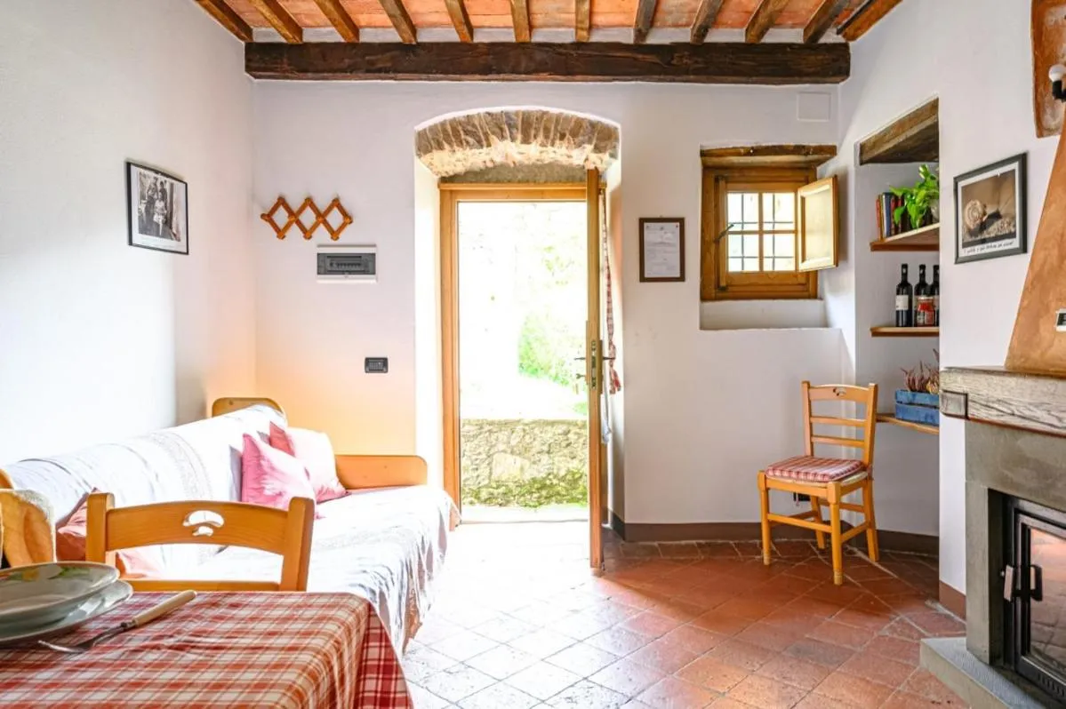 Seating area, Bed in Agriturismo Pian di Fiume