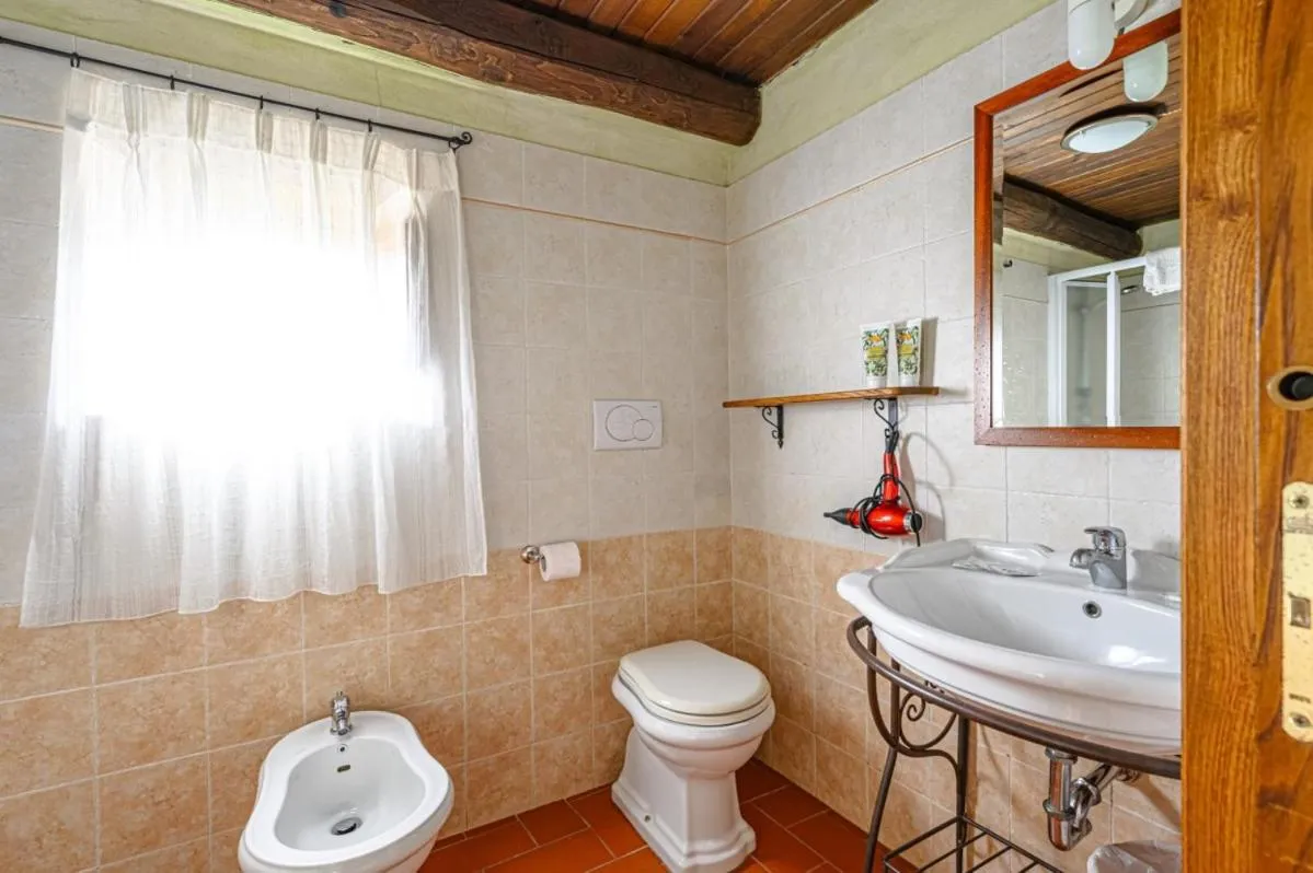 Toilet in Agriturismo Pian di Fiume