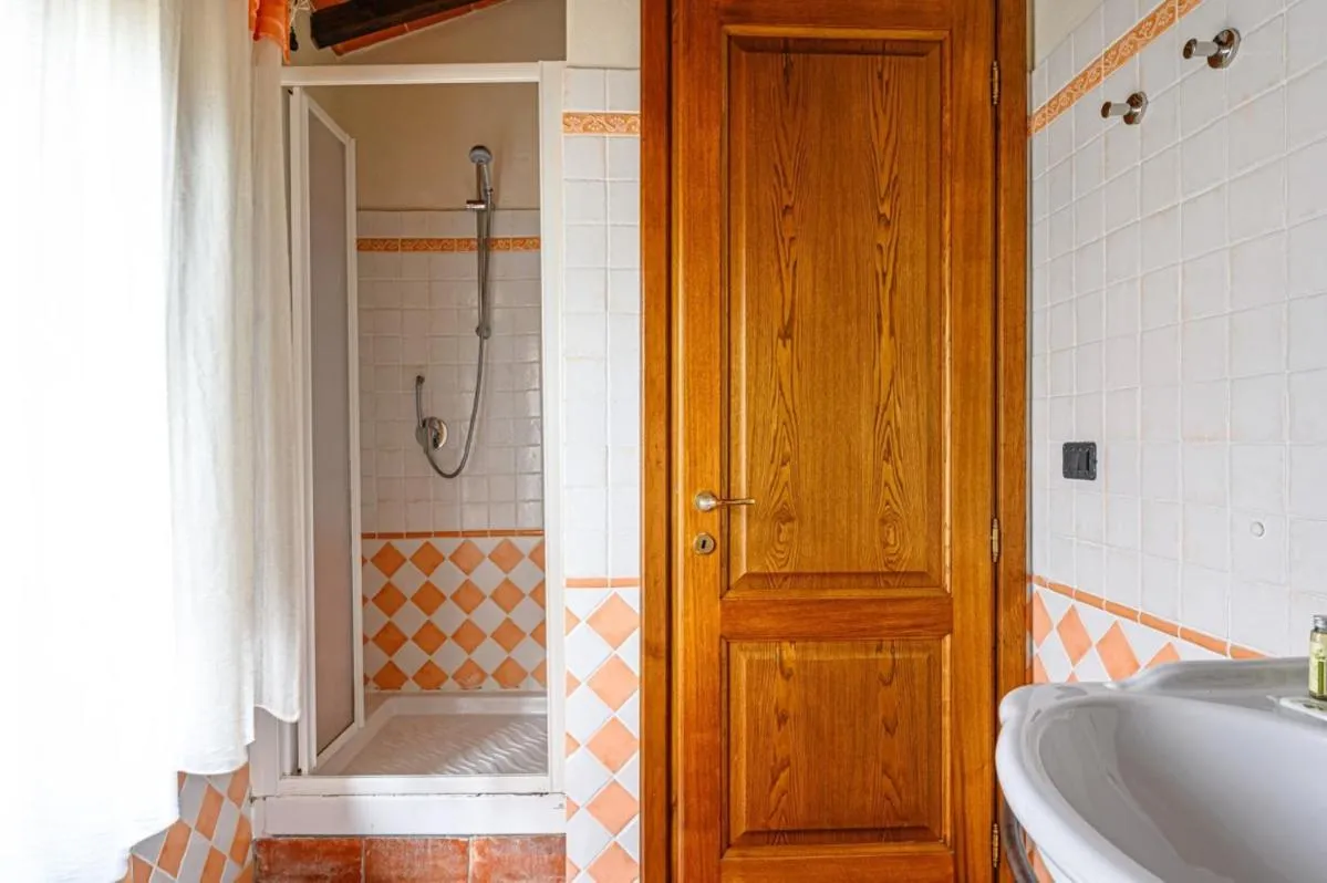 Shower in Agriturismo Pian di Fiume