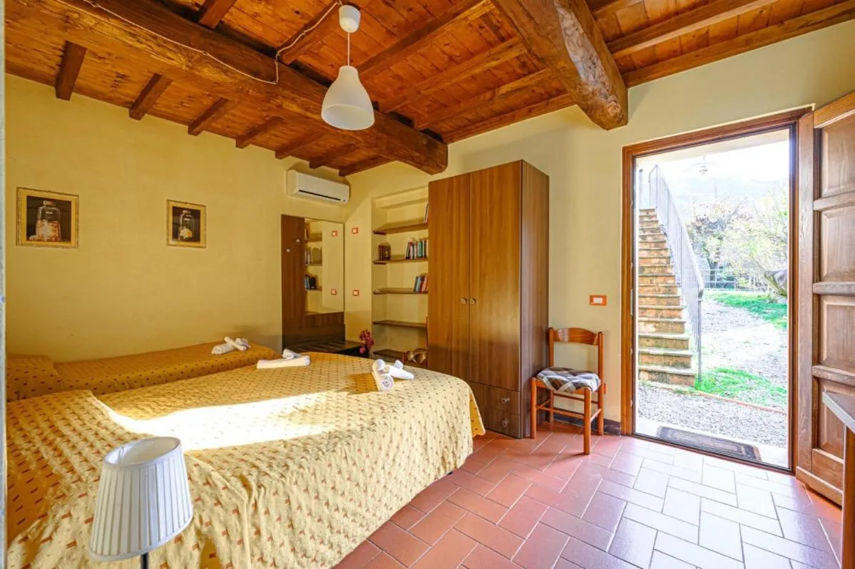 Bed in Agriturismo Pian di Fiume