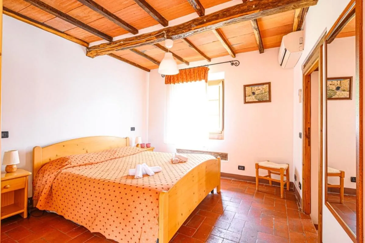 Bed in Agriturismo Pian di Fiume