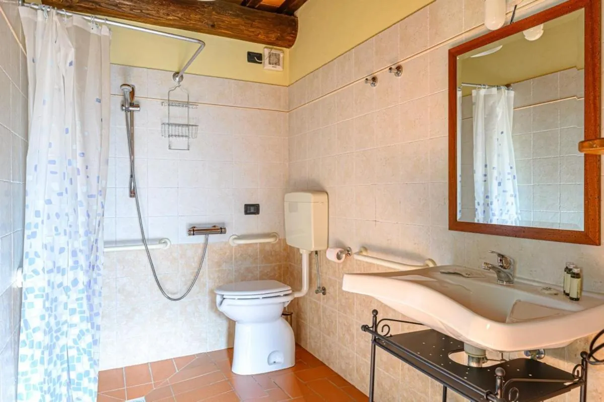 Shower in Agriturismo Pian di Fiume