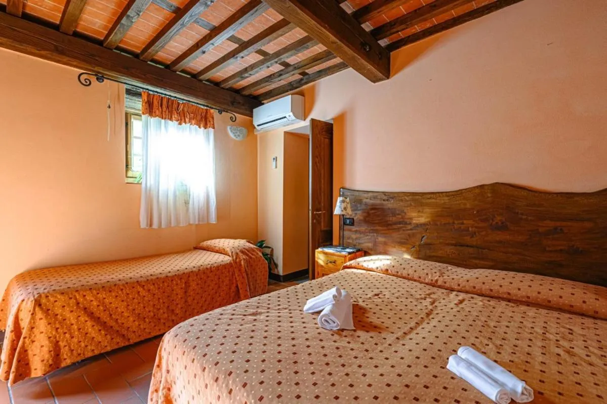 Bed in Agriturismo Pian di Fiume