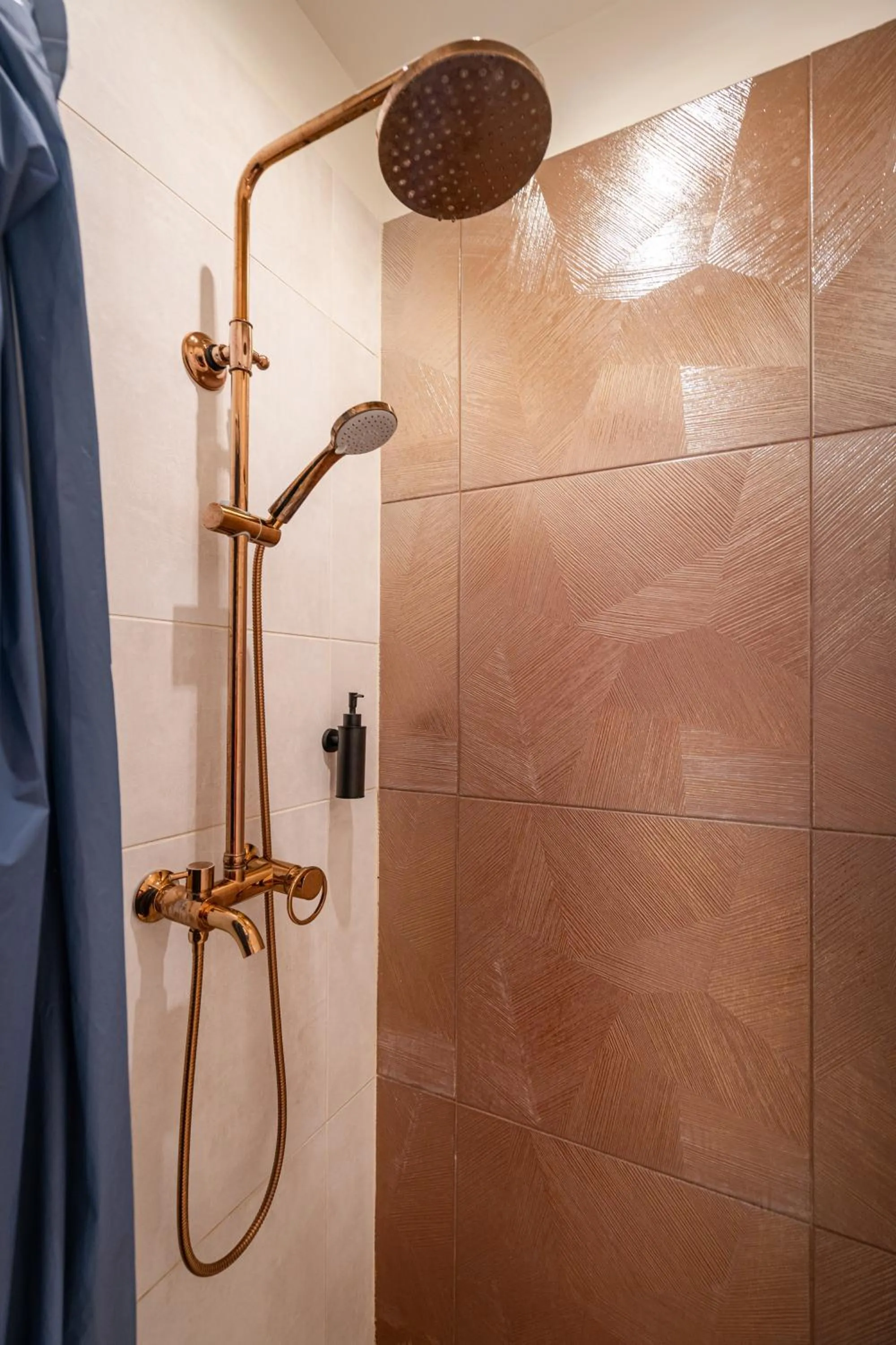 Shower in Park&Art Boutique Suites