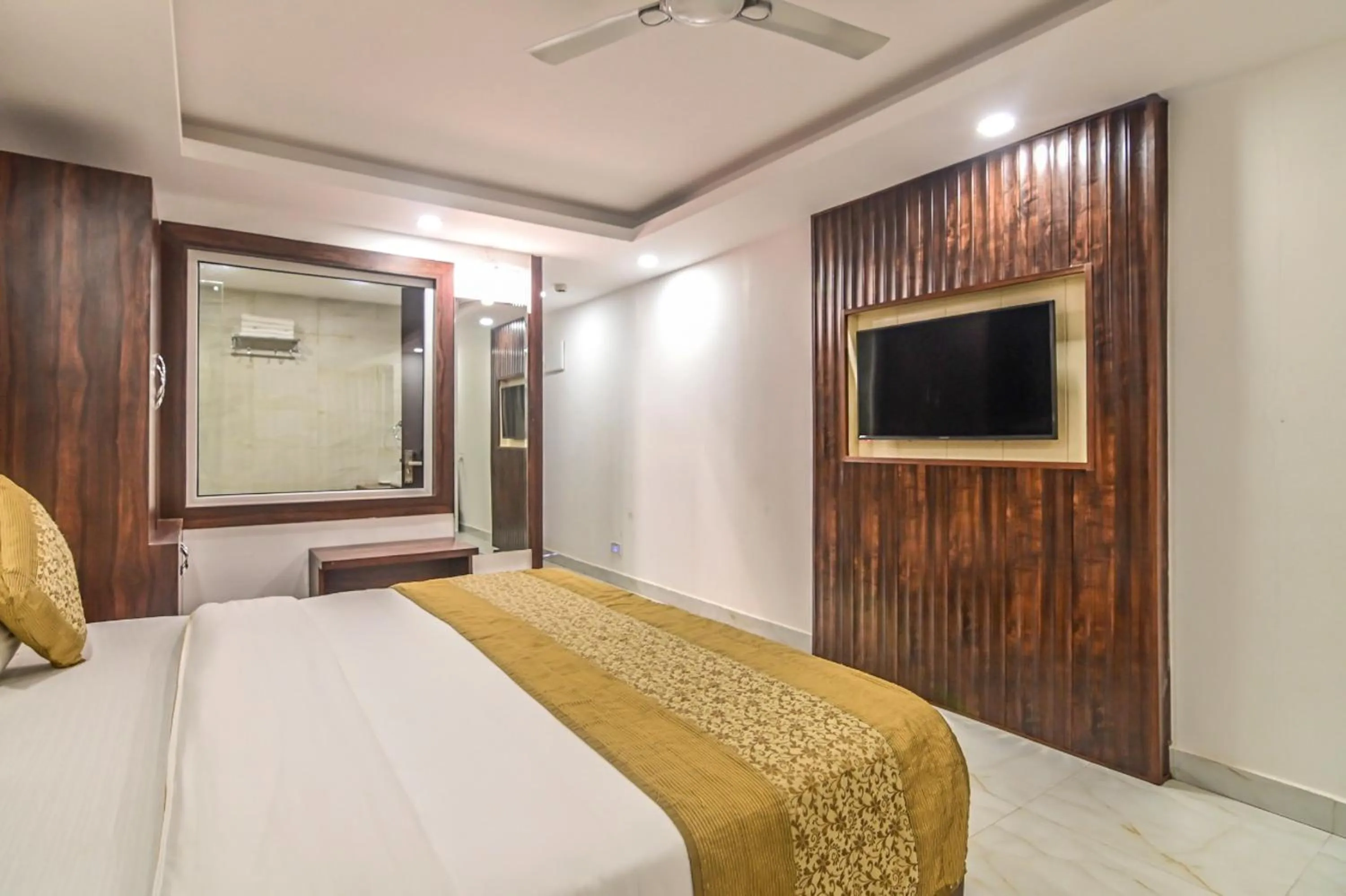 TV and multimedia, Bed in De Falcon Goa Beach Resort