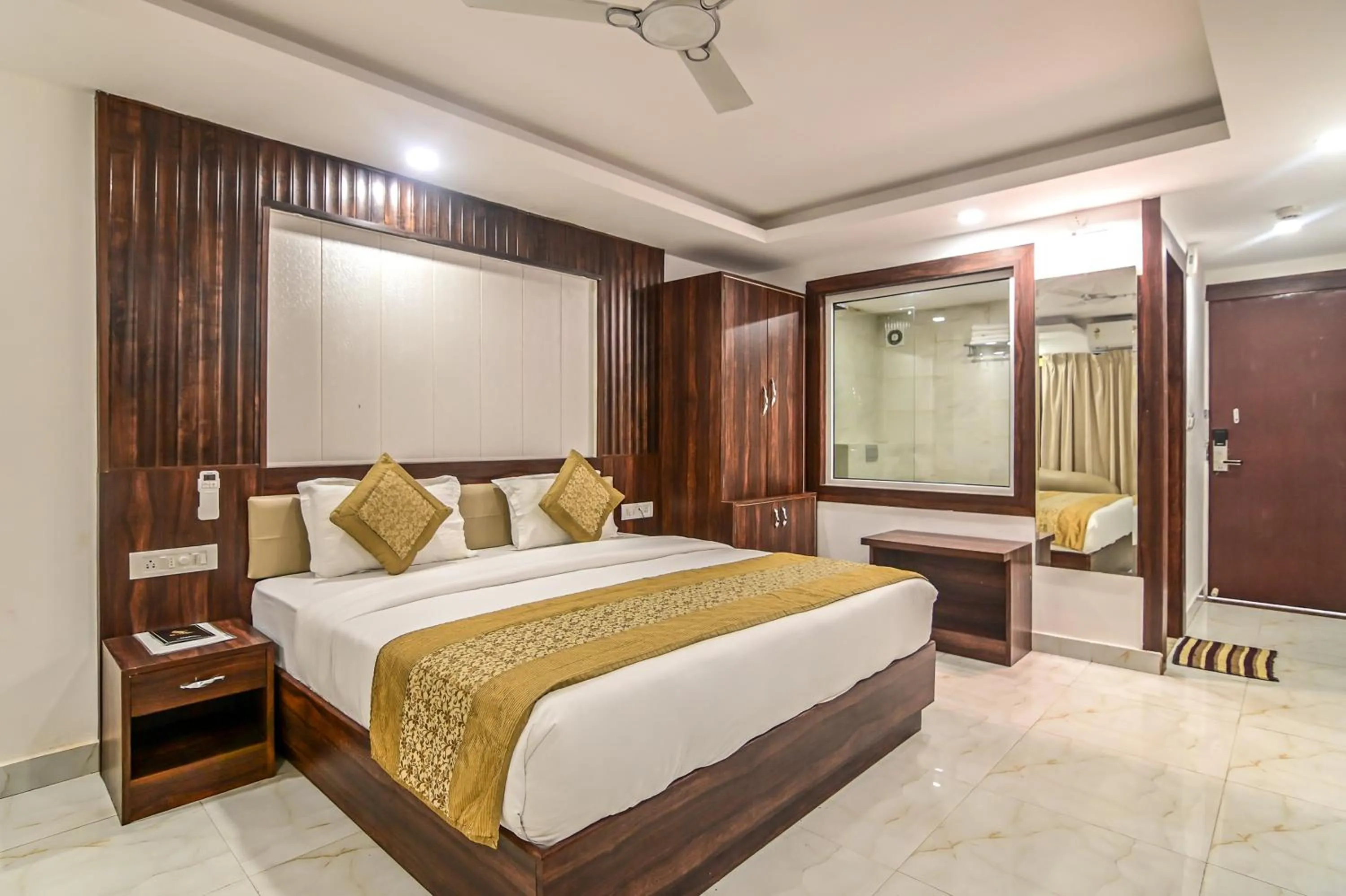 Photo of the whole room, Bed in De Falcon Goa Beach Resort