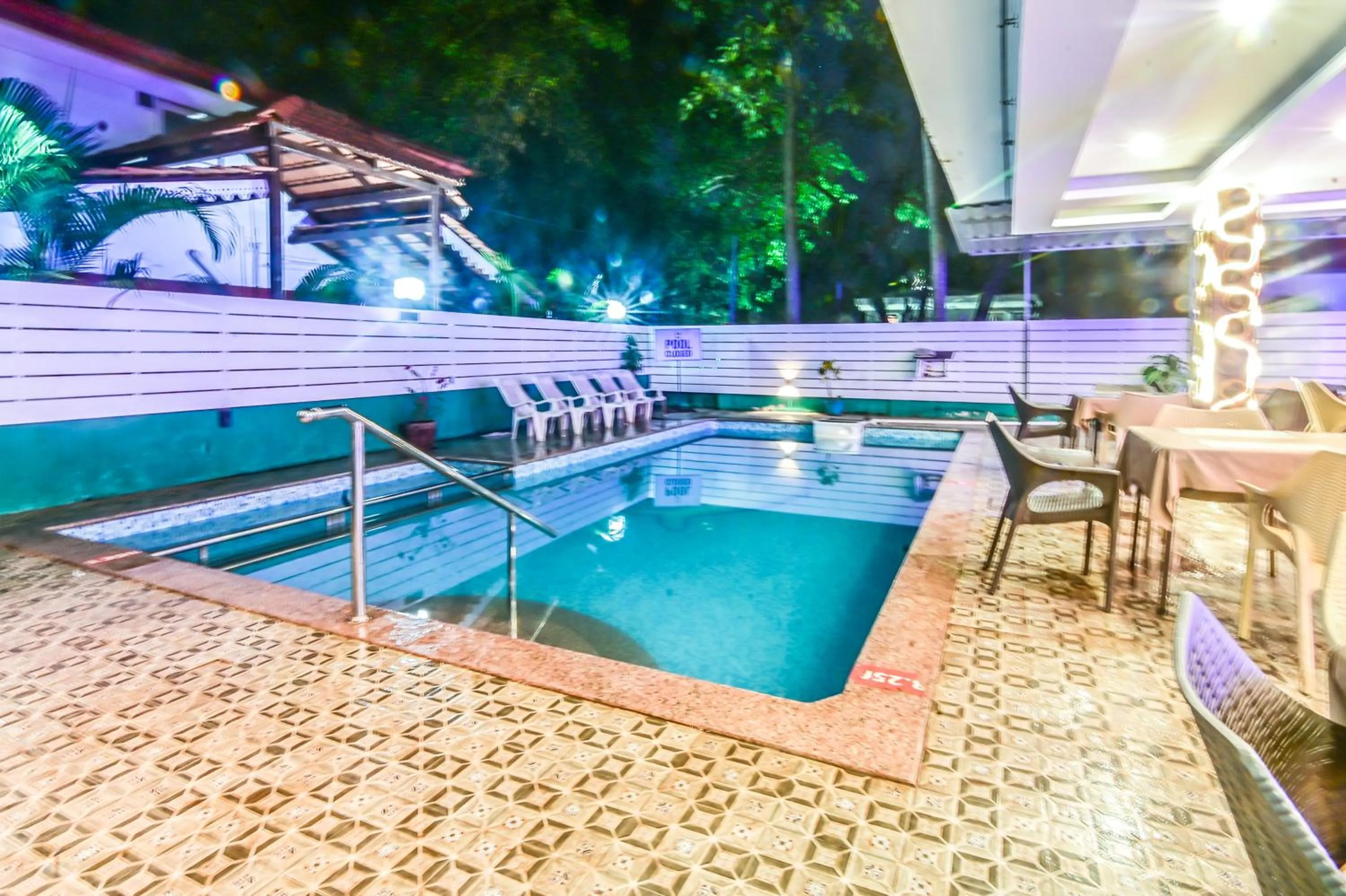 Restaurant/places to eat in De Falcon Goa Beach Resort