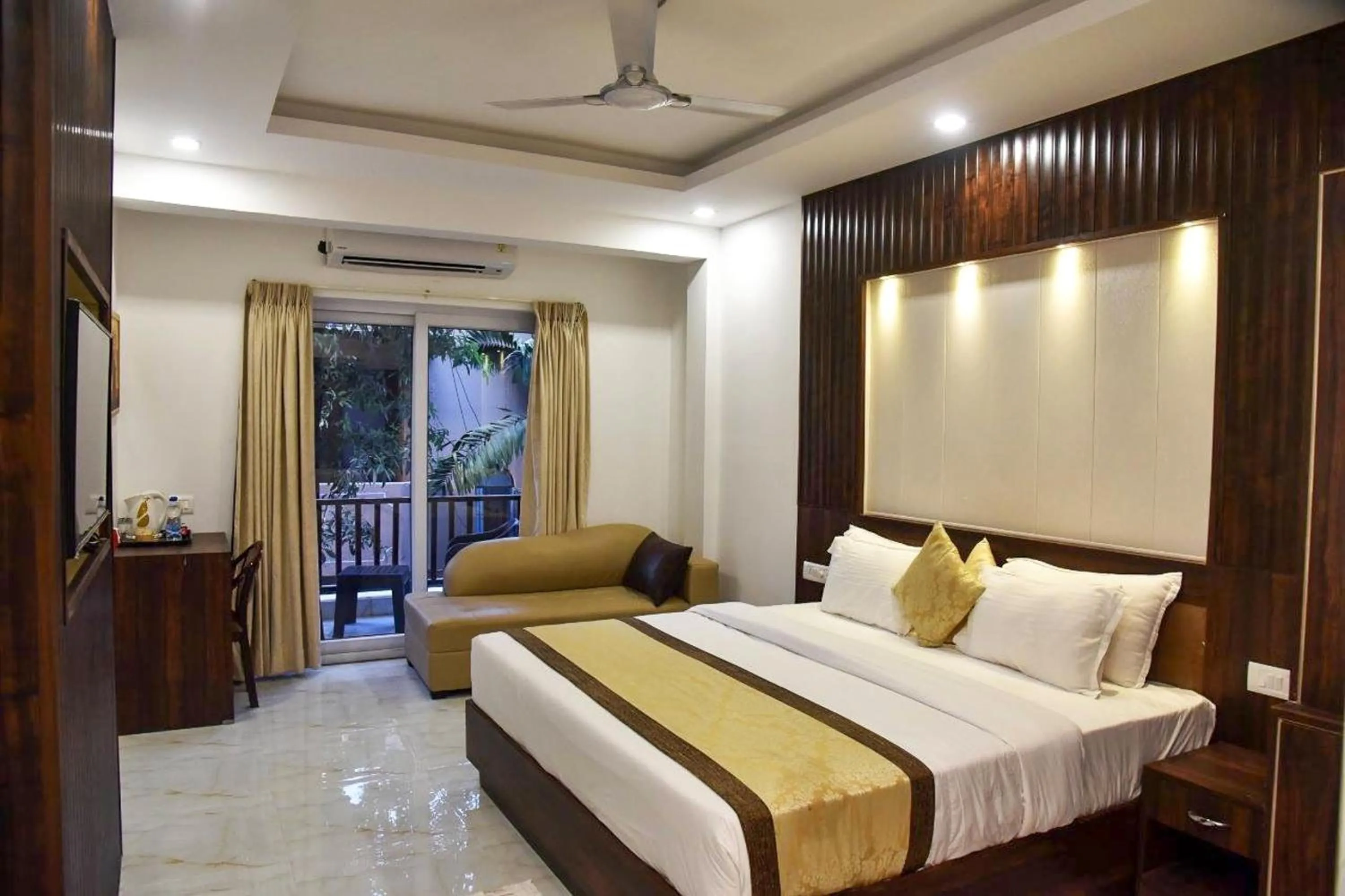 Balcony/Terrace, Bed in De Falcon Goa Beach Resort