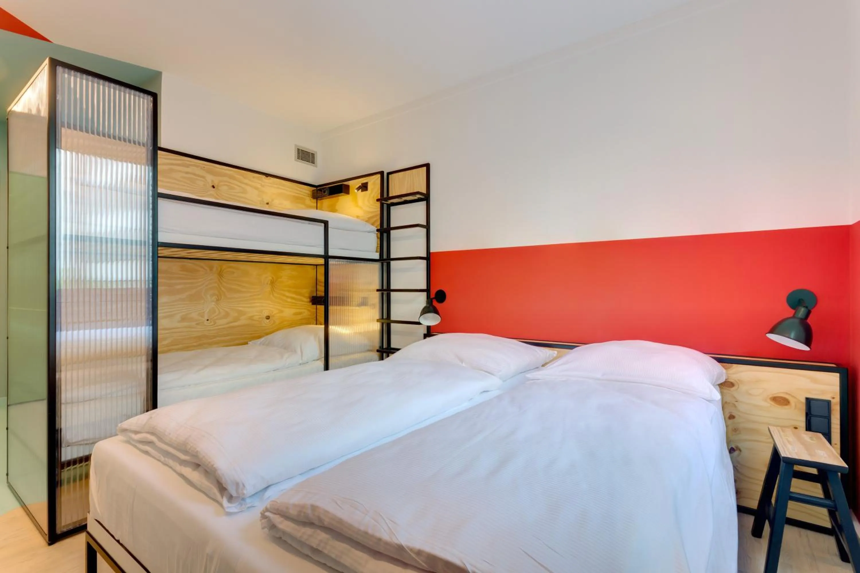 Bedroom, Bed in MEININGER Hotel Leipzig Hauptbahnhof