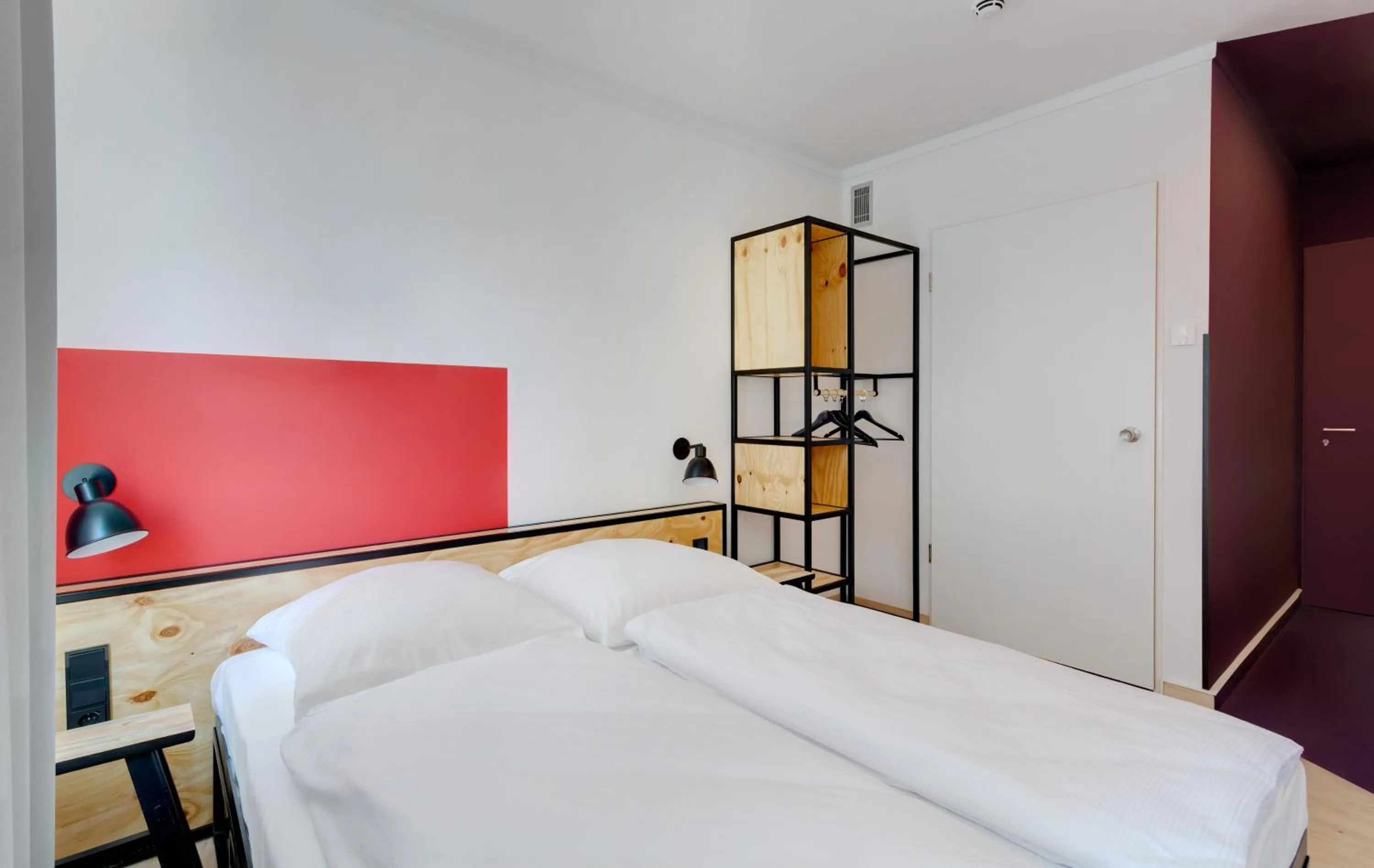 Bedroom, Bed in MEININGER Hotel Leipzig Hauptbahnhof