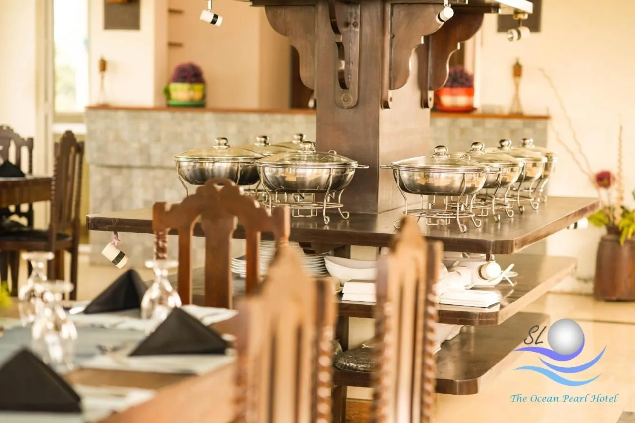 Restaurant/places to eat in The Ocean Pearl Hotel Negombo