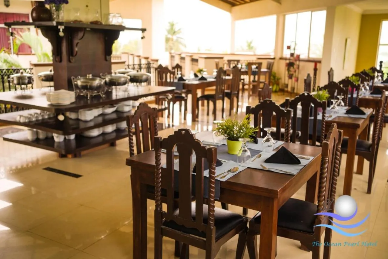 Restaurant/places to eat in The Ocean Pearl Hotel Negombo