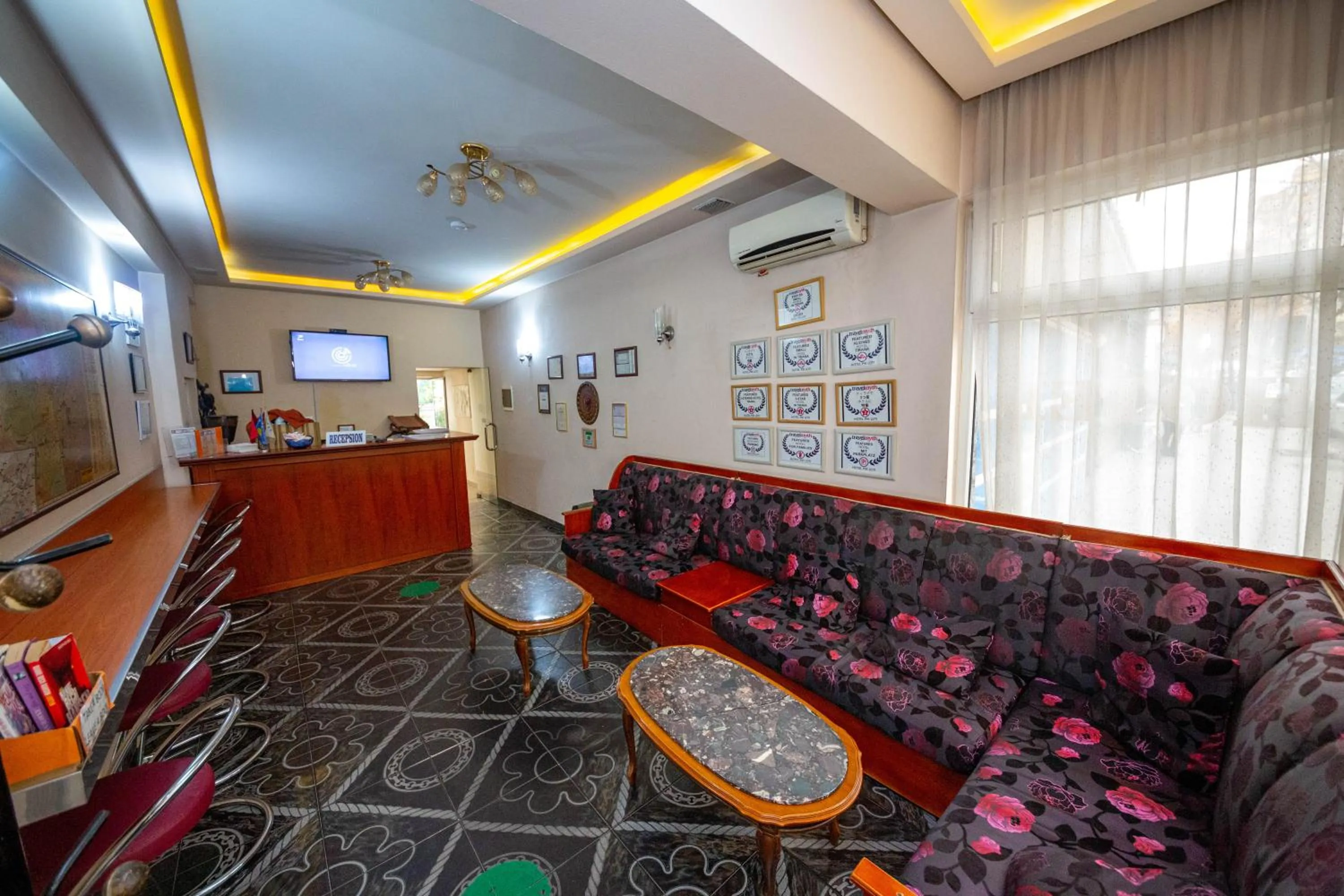 Lobby or reception in Hotel Pik Loti