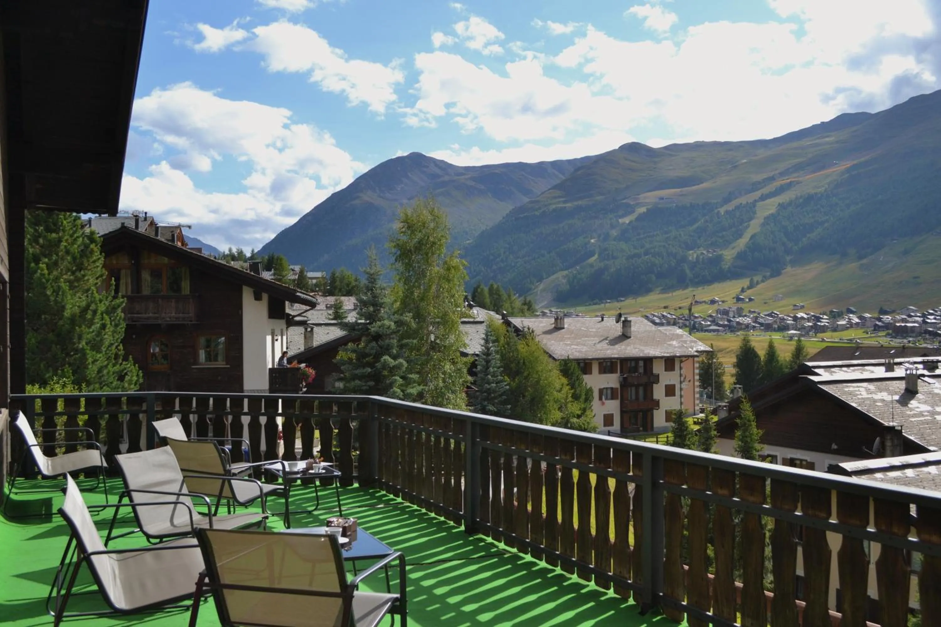 Summer in Hotel Teola