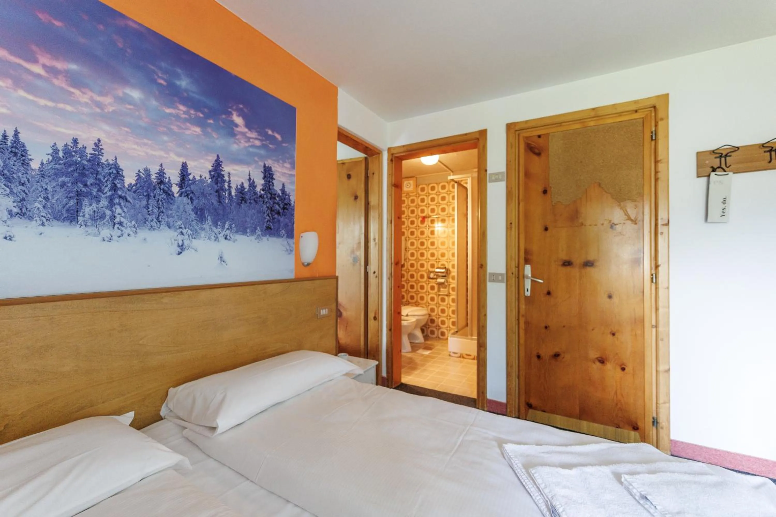 Bathroom, Bed in Hotel Teola