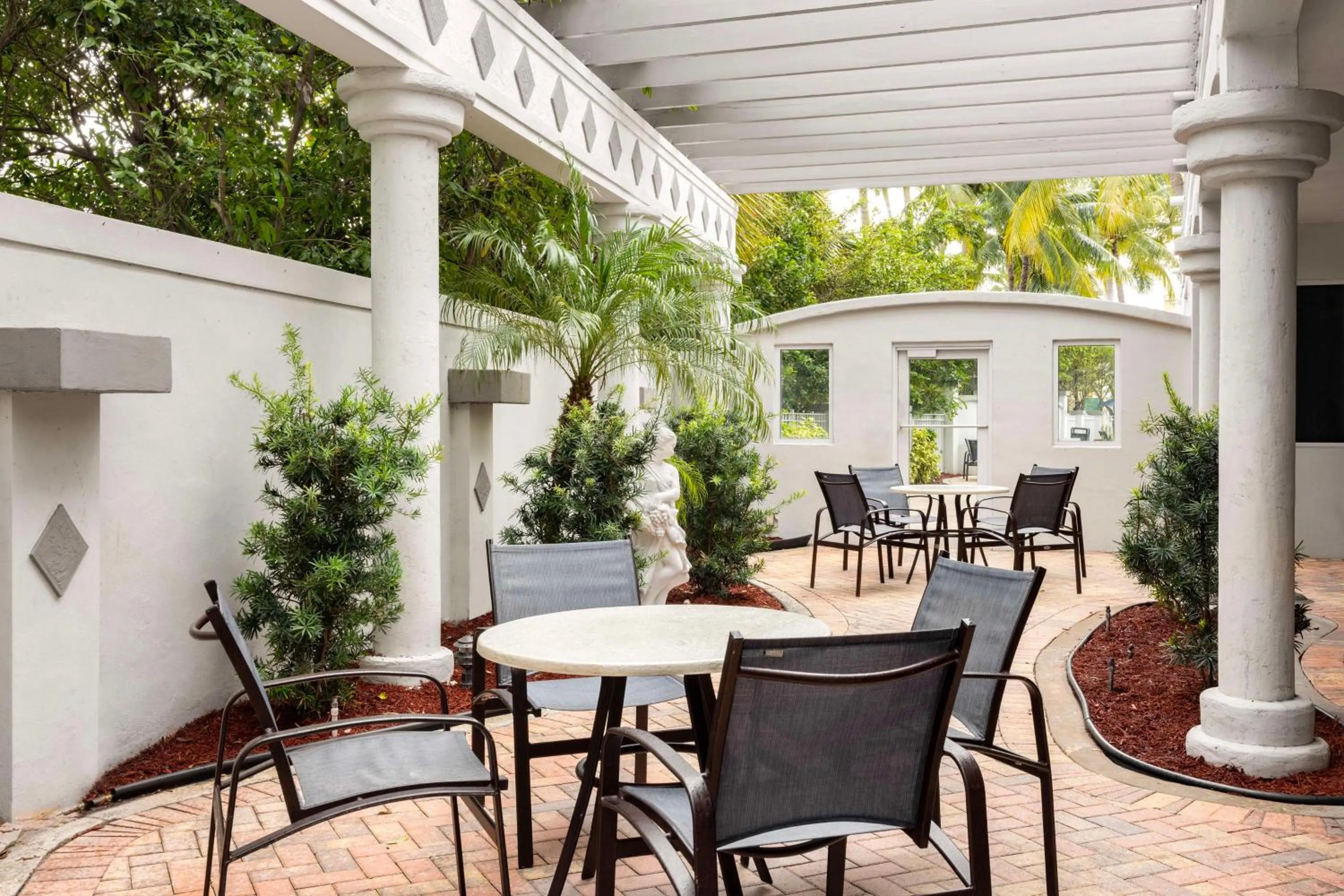 Patio in Hampton Inn West Palm Beach Central Airport