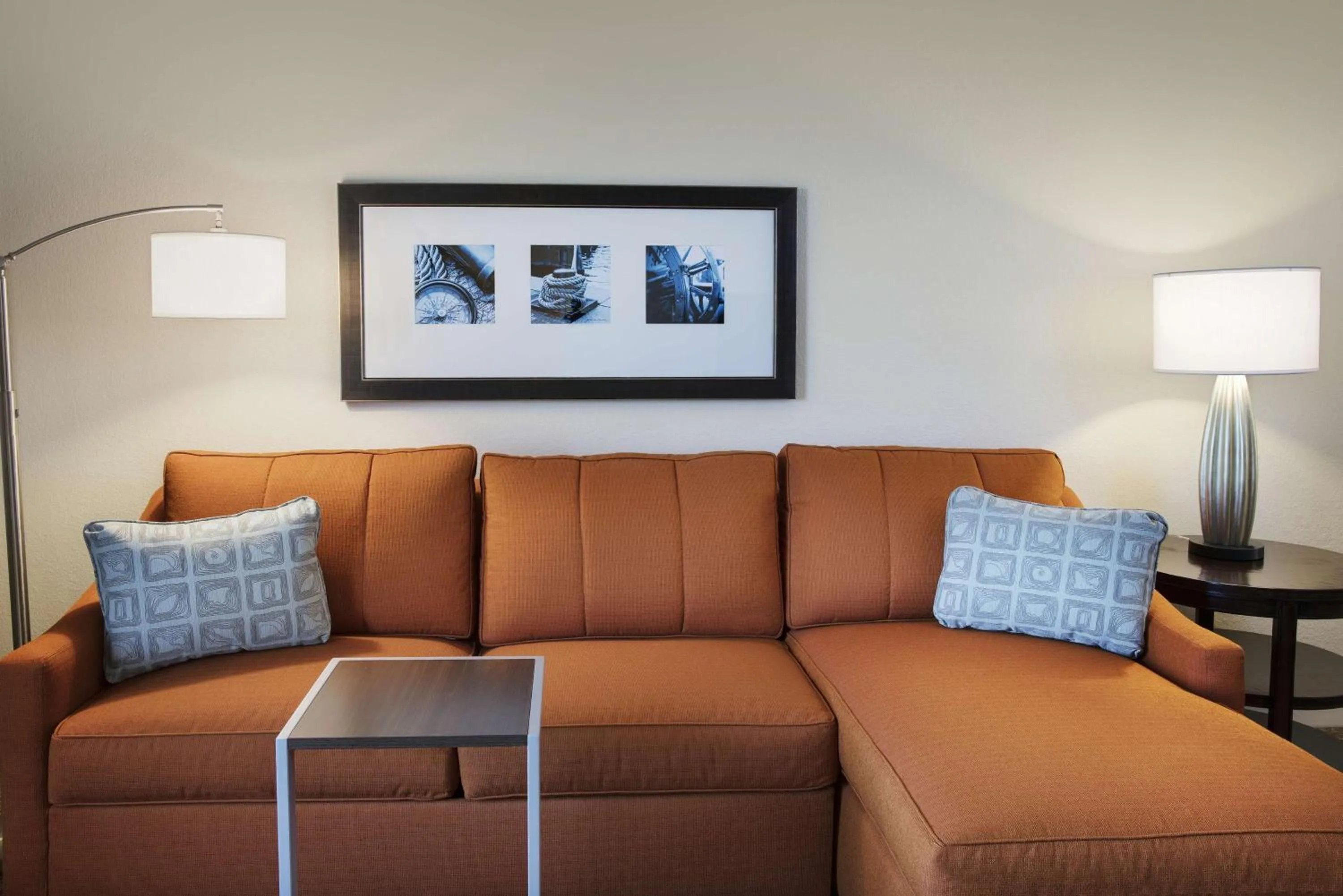 Living room in Hampton Inn West Palm Beach Central Airport