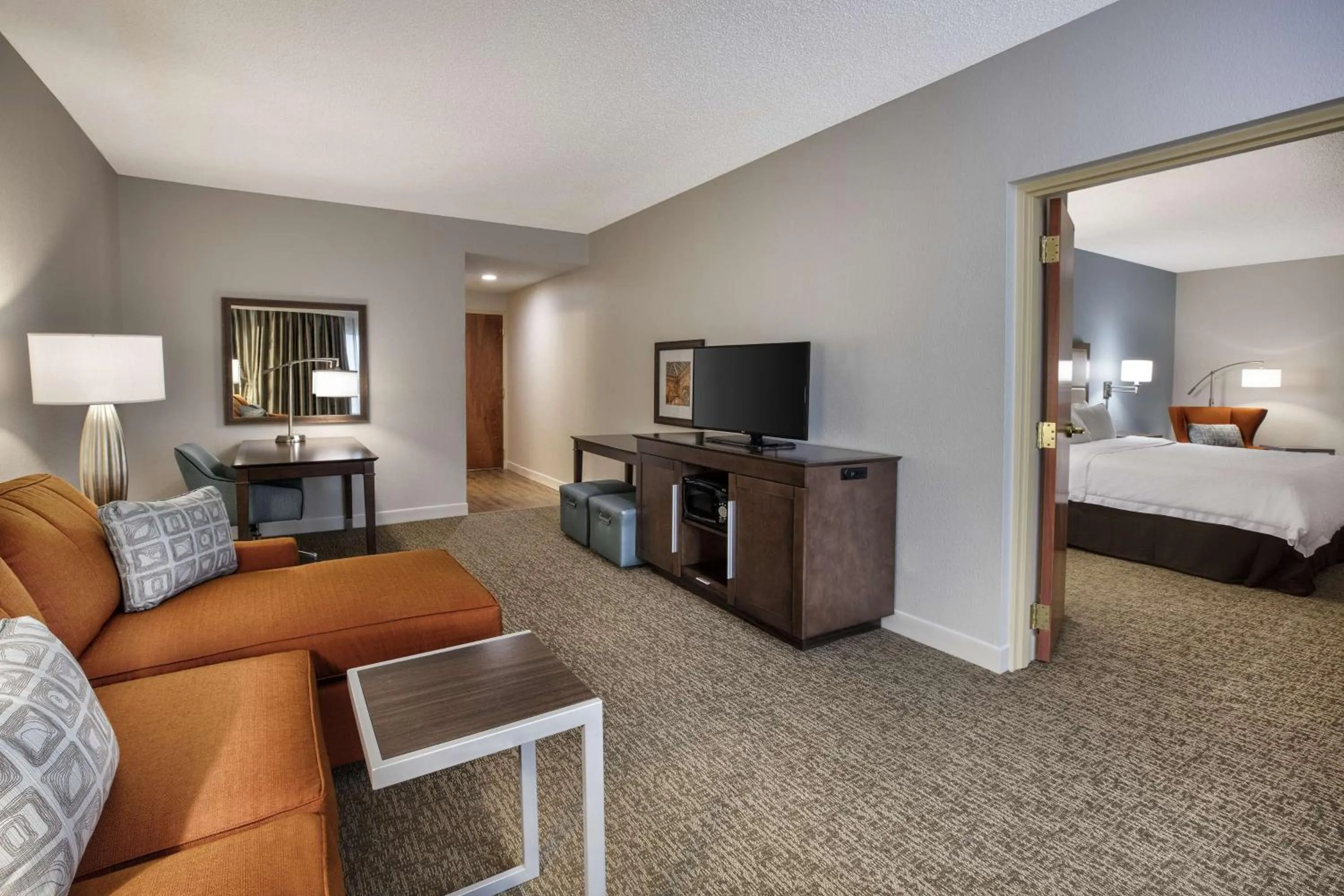 Bedroom, Bed in Hampton Inn West Palm Beach Central Airport