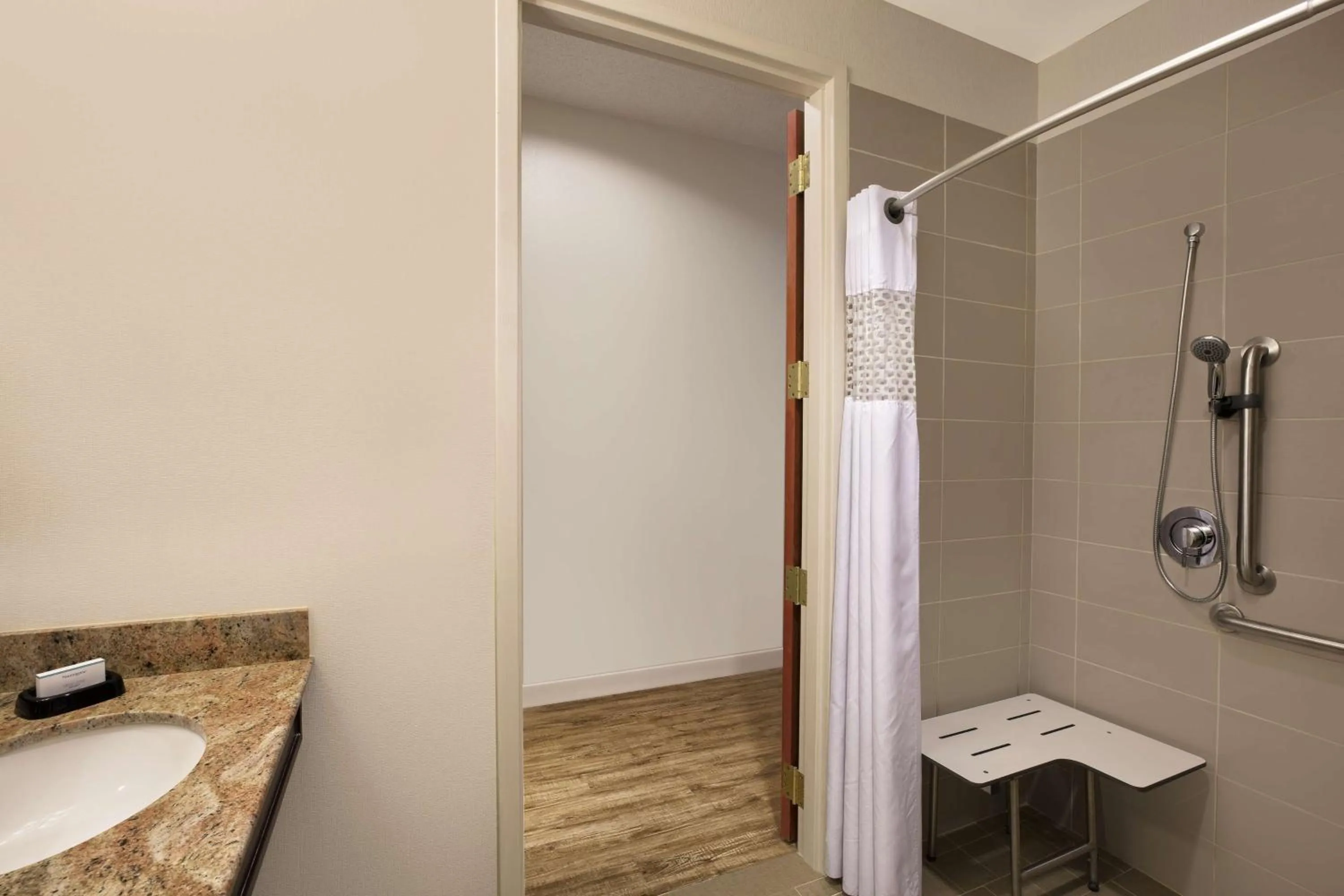 Bathroom in Hampton Inn West Palm Beach Central Airport