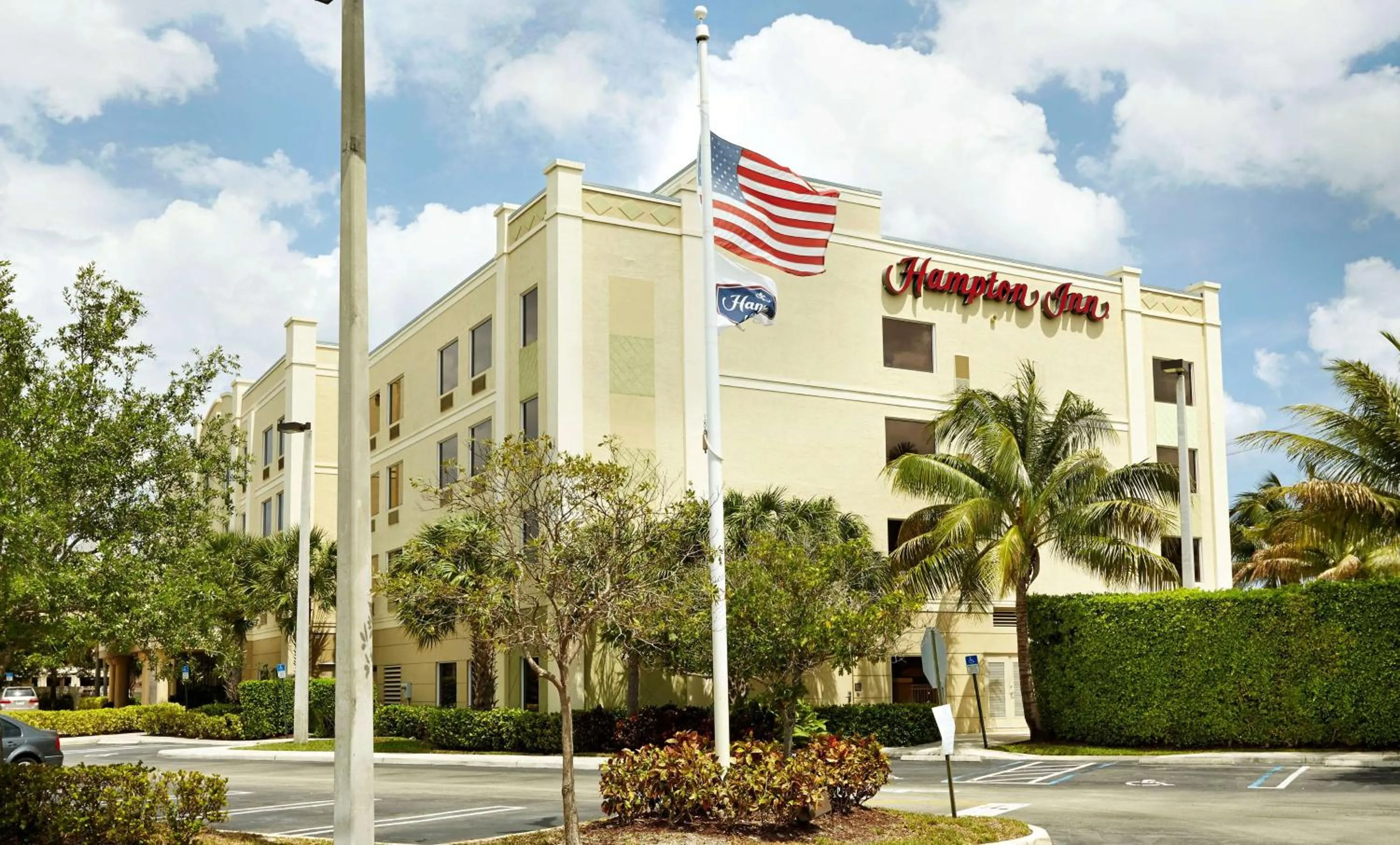 Property building in Hampton Inn West Palm Beach Central Airport