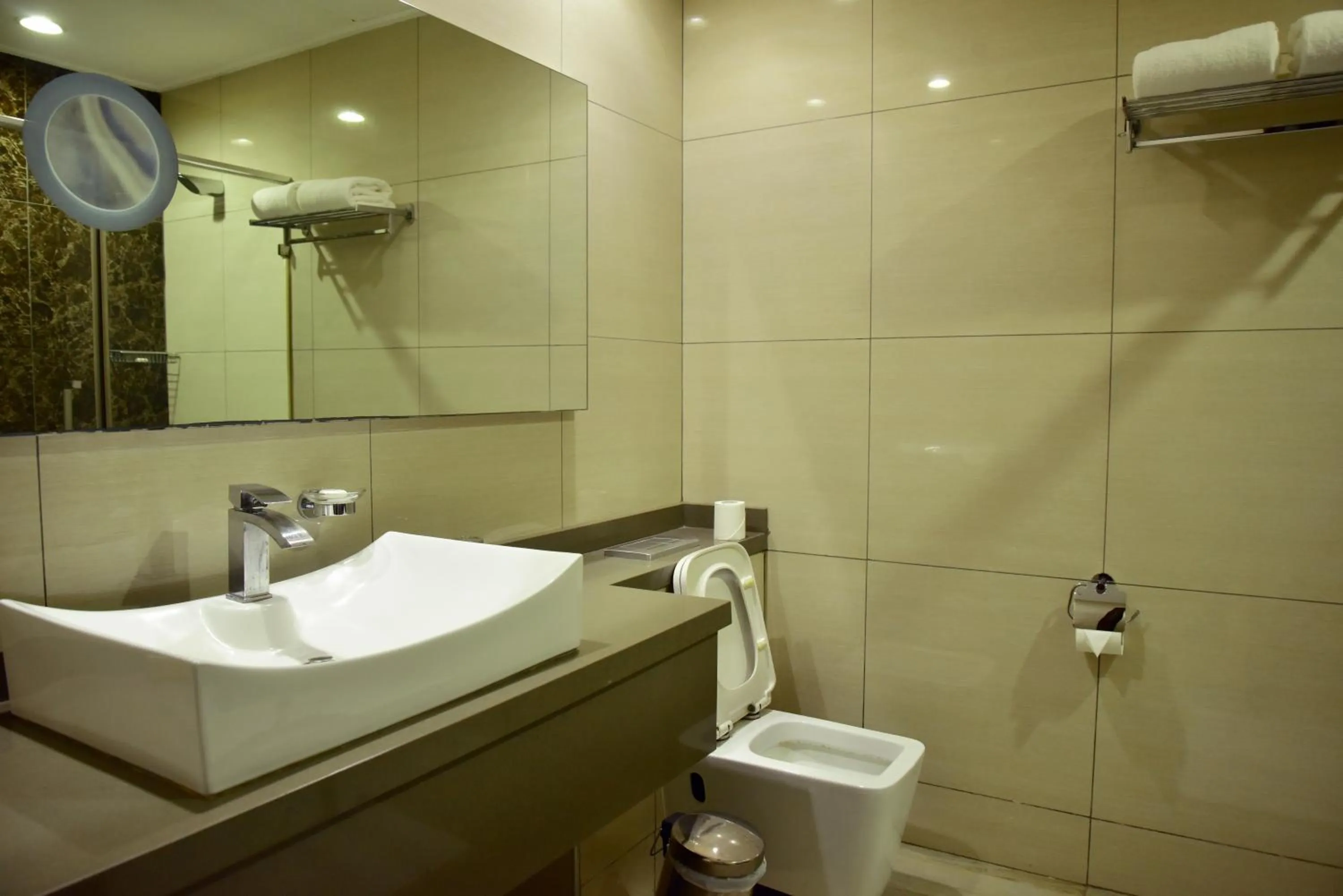 Bathroom in Harbour View Suites